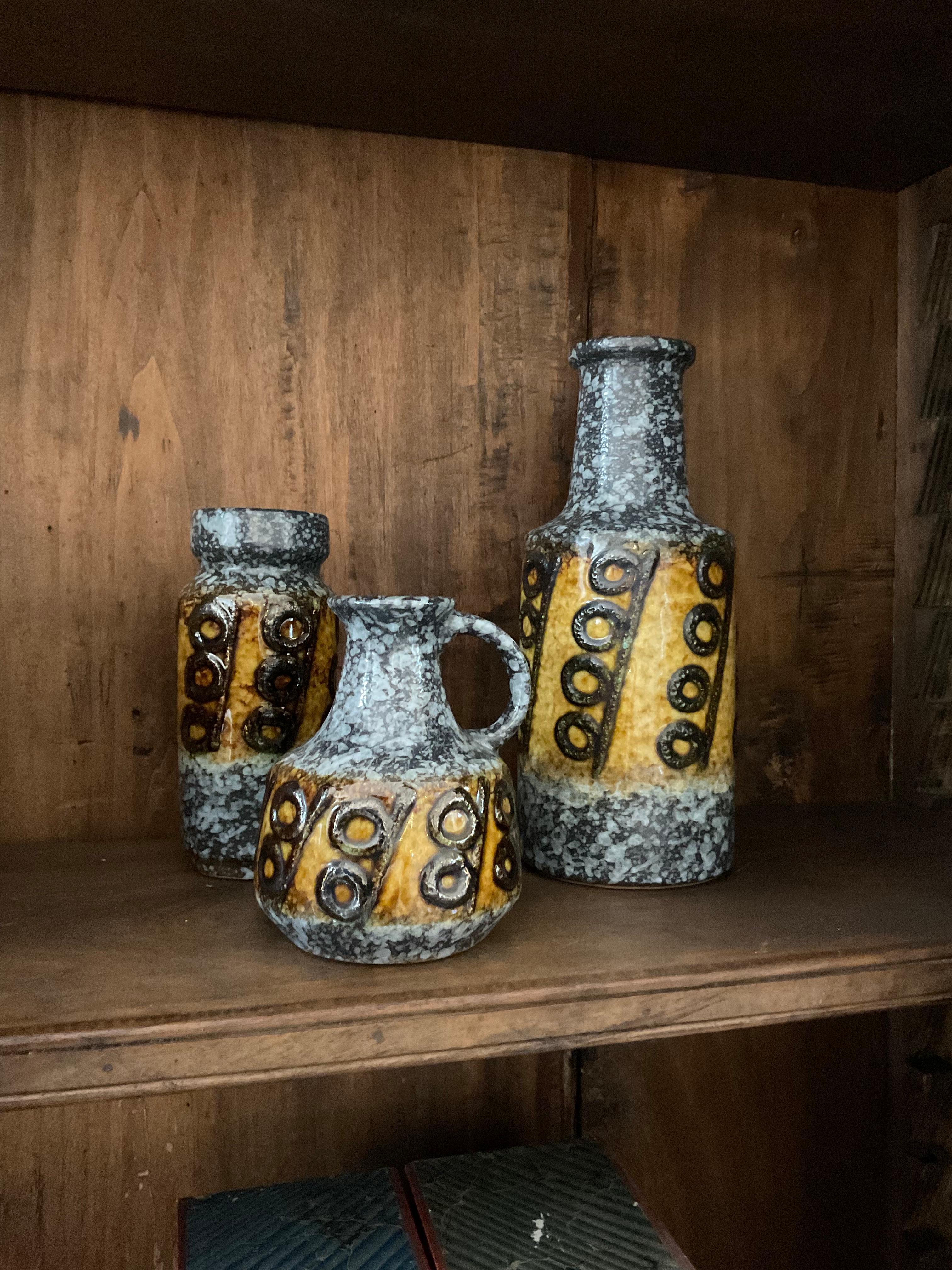 Collection of Vases In Good Condition For Sale In Los Angeles, CA