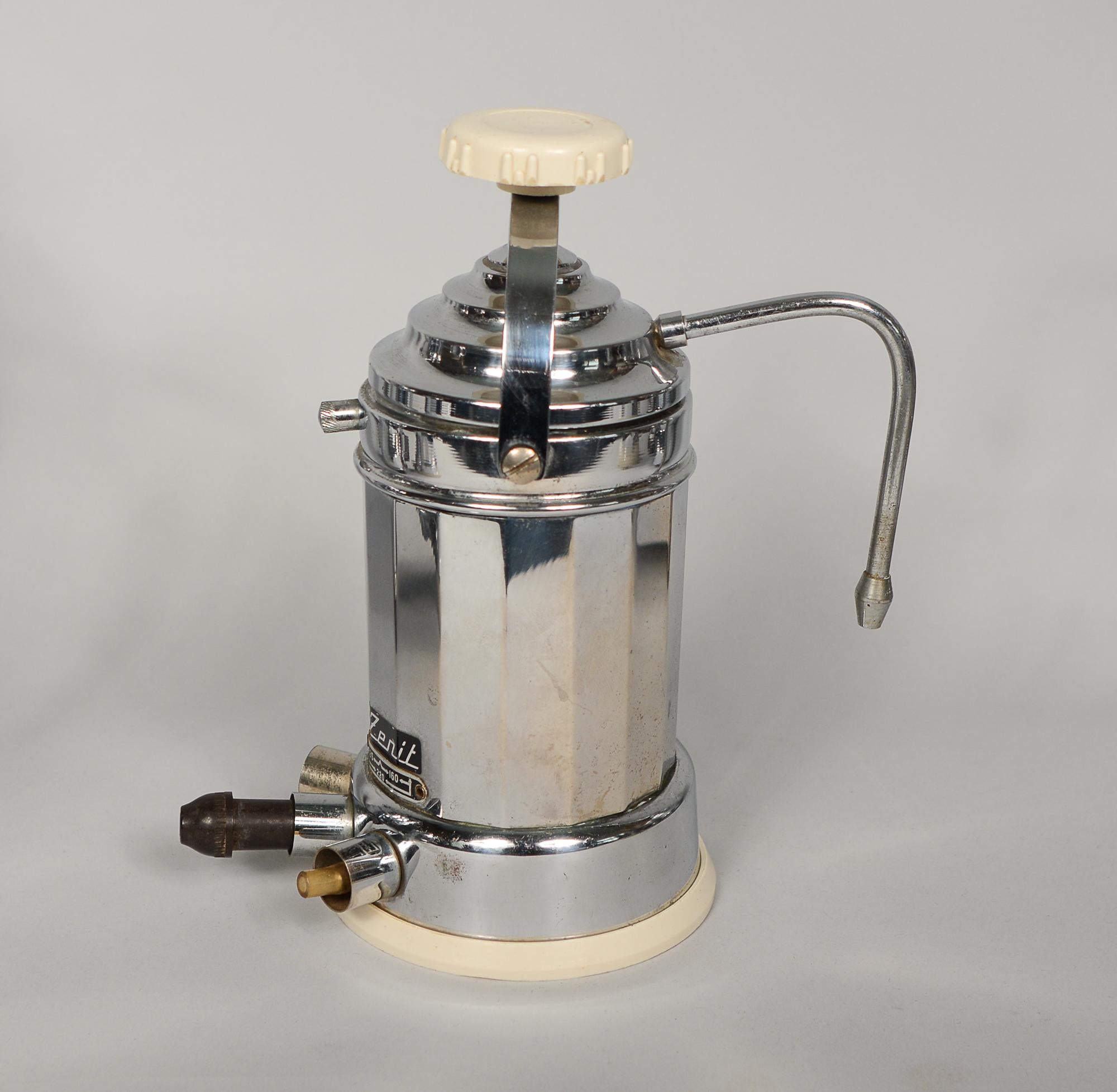 Collection of Vintage Espresso Makers in Chrome and Aluminum For Sale 6