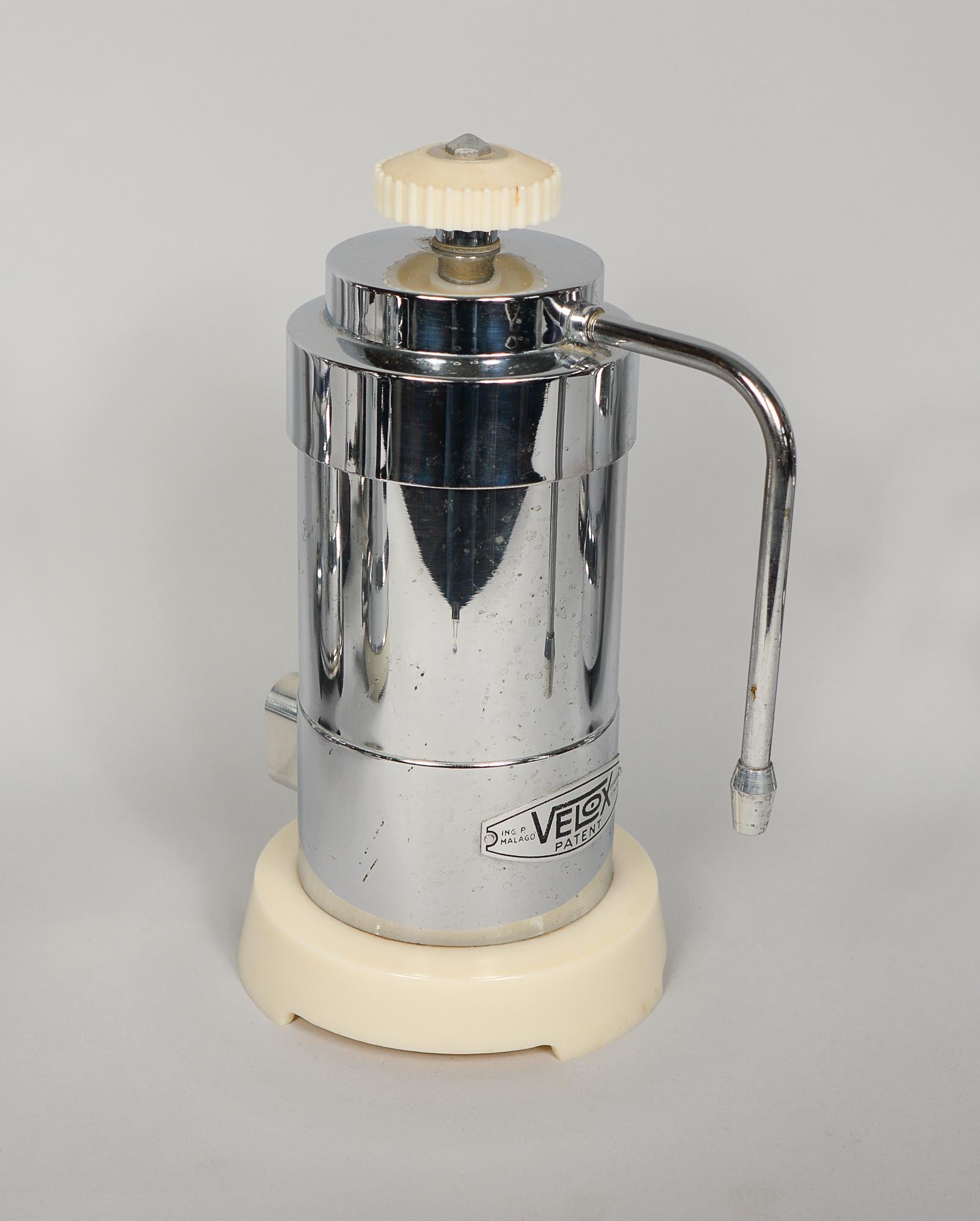 Colección de cafeteras espresso vintage de cromo y aluminio Europeo en venta