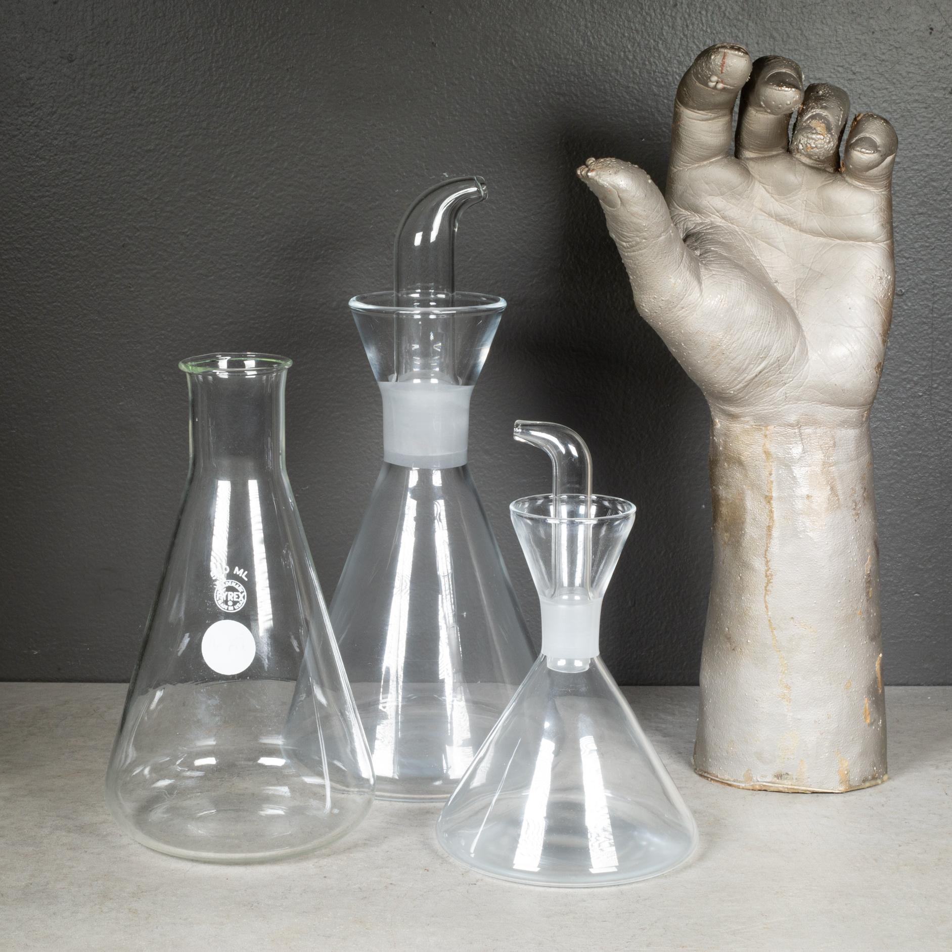 Collection of Vintage Lab Glass Decanters (Moderne der Mitte des Jahrhunderts) im Angebot