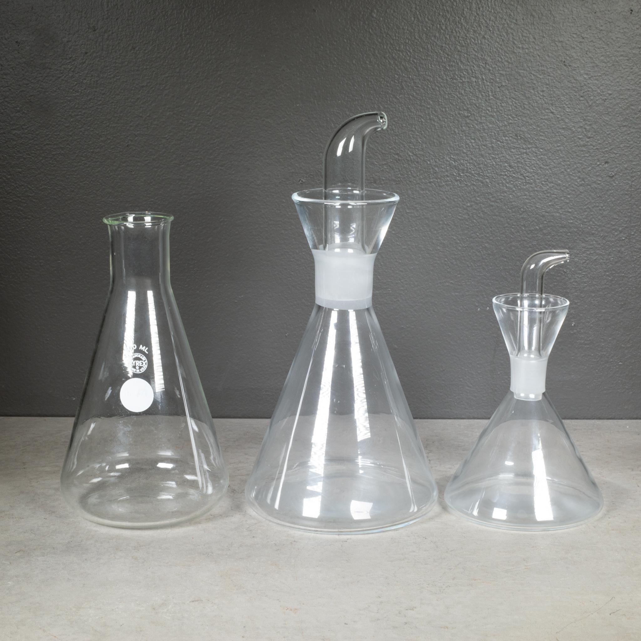 Collection of Vintage Lab Glass Decanters im Zustand „Gut“ im Angebot in San Francisco, CA