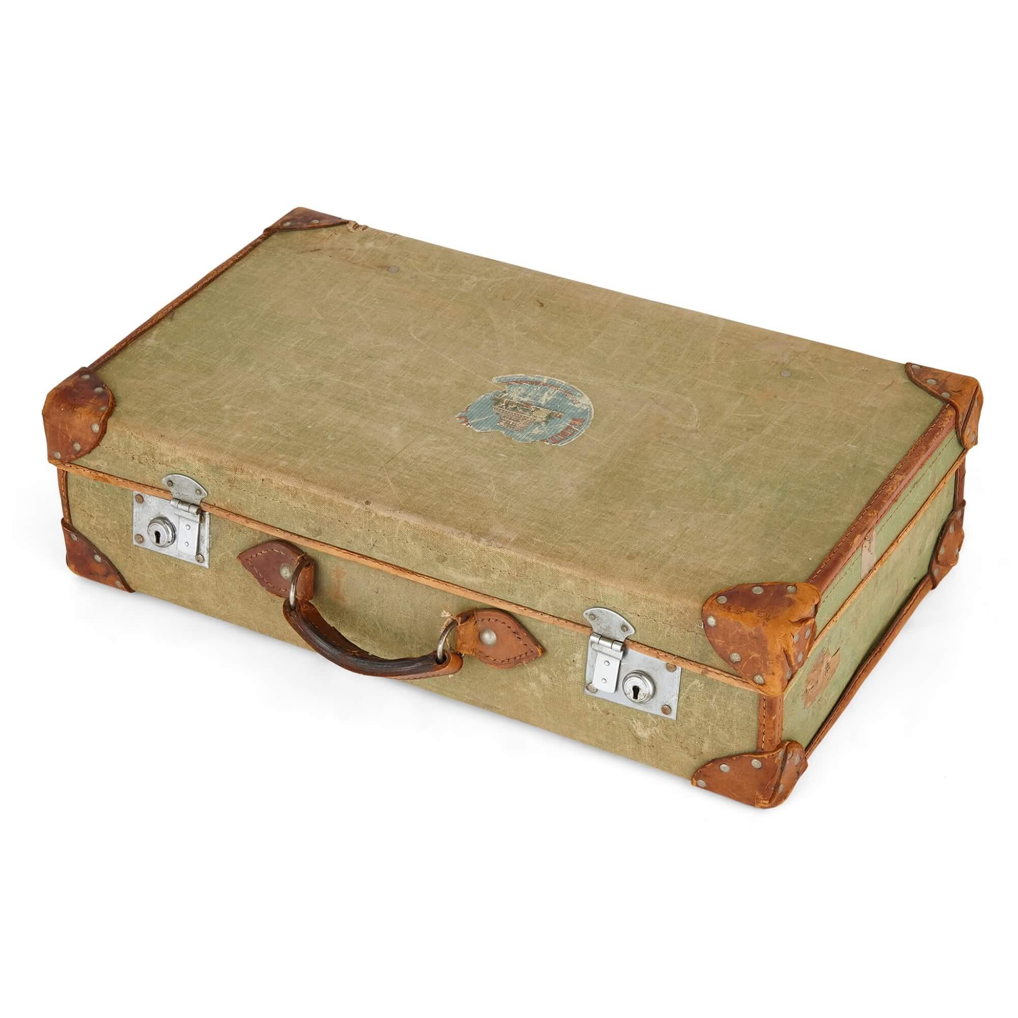 Collection of Vintage Luggage, a Set of Four English Travel Cases For Sale 4