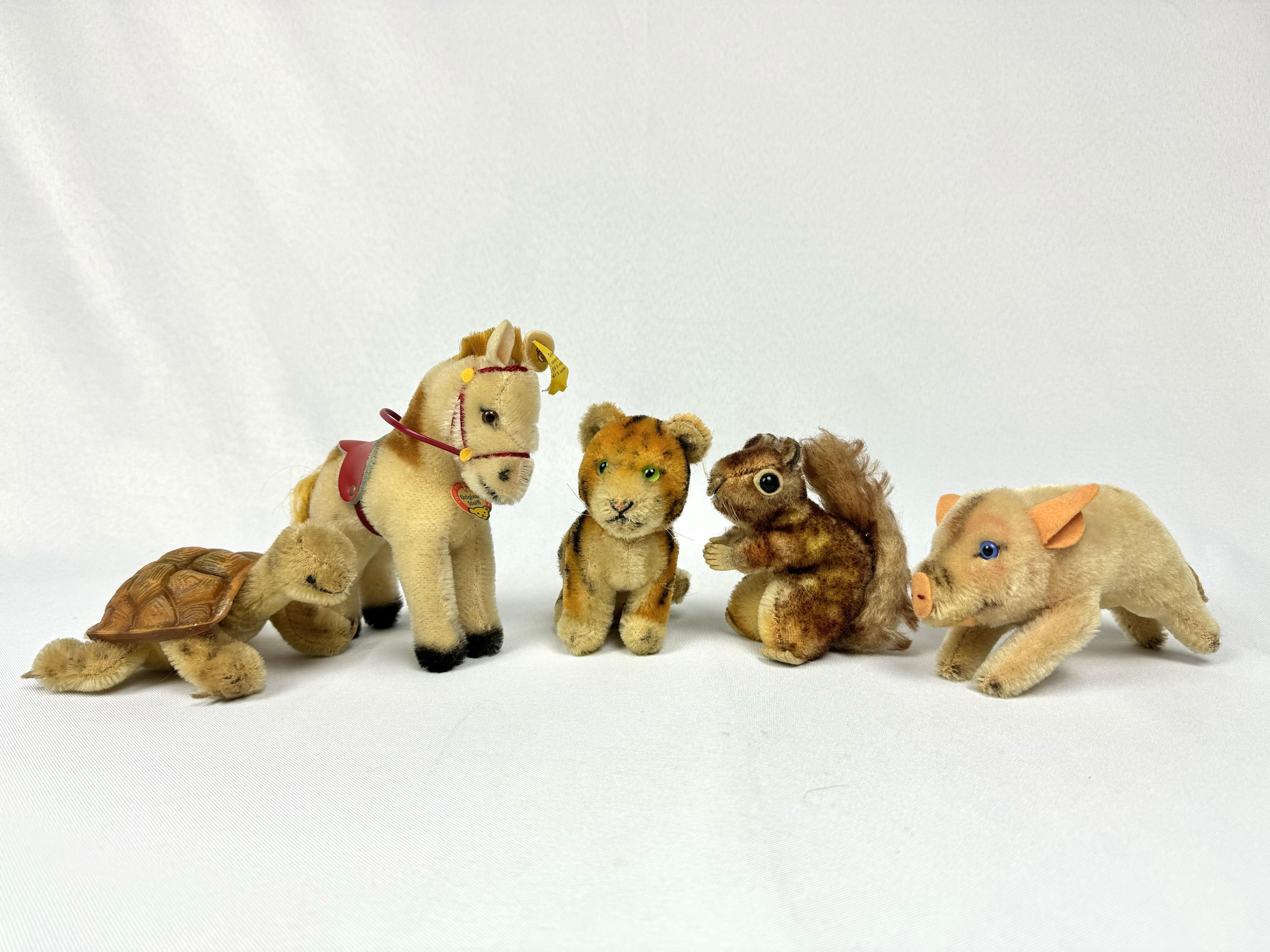Collection of Vintage Steiff Animals In Good Condition In Redding, CT