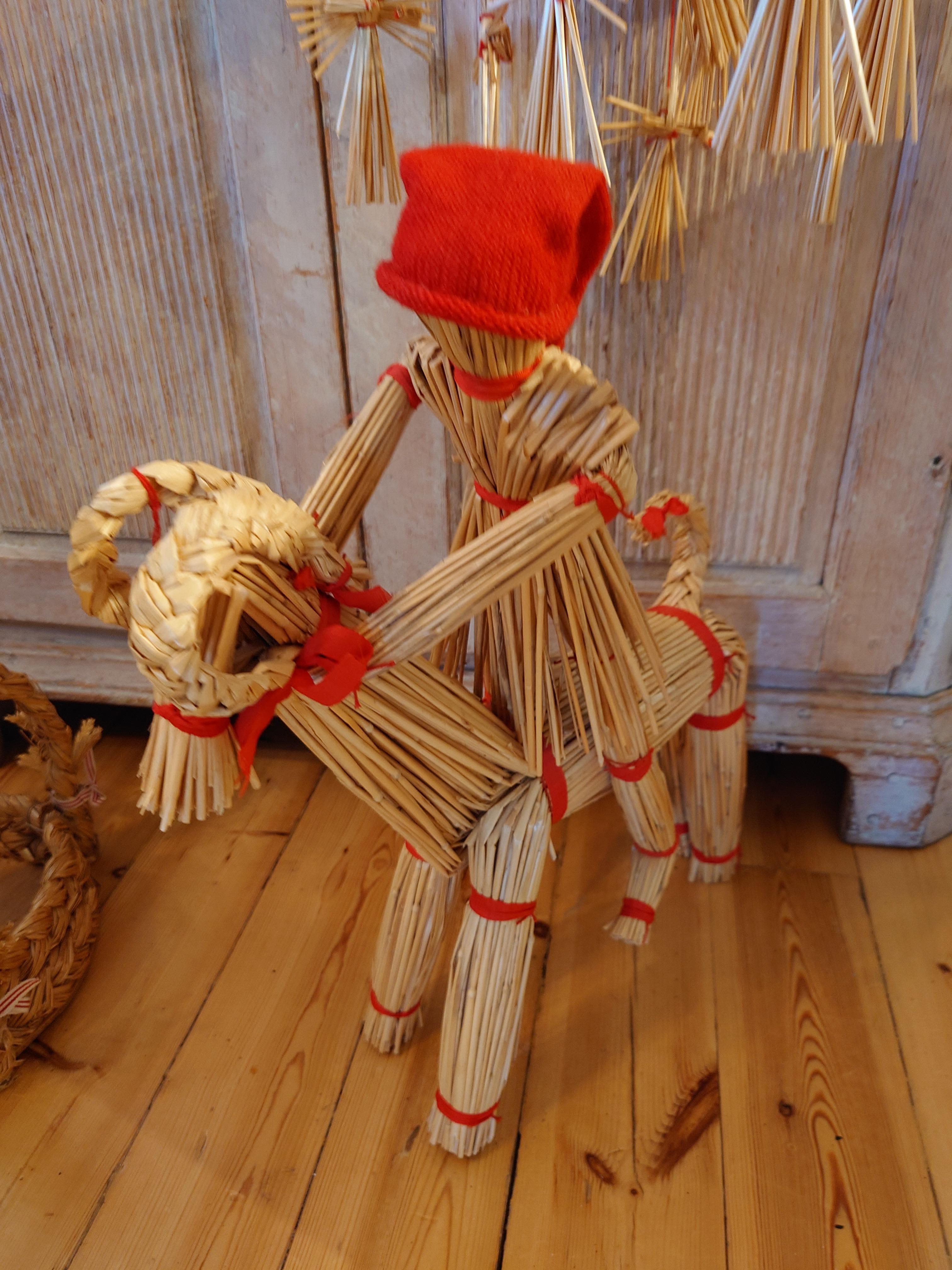 Sammlung von  alter schwedischer handgewebter Strohweihnachtsschmuck. im Angebot 13