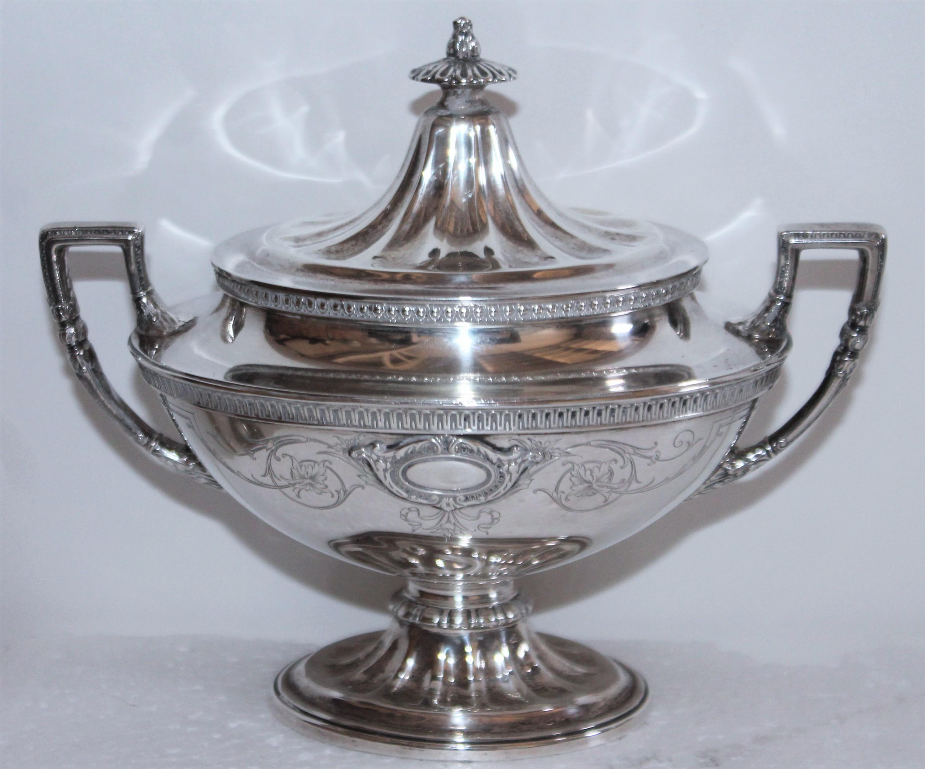 Juego de Té de Plata de Ley Colección Wallace, 5 Piezas Hecho a mano en venta