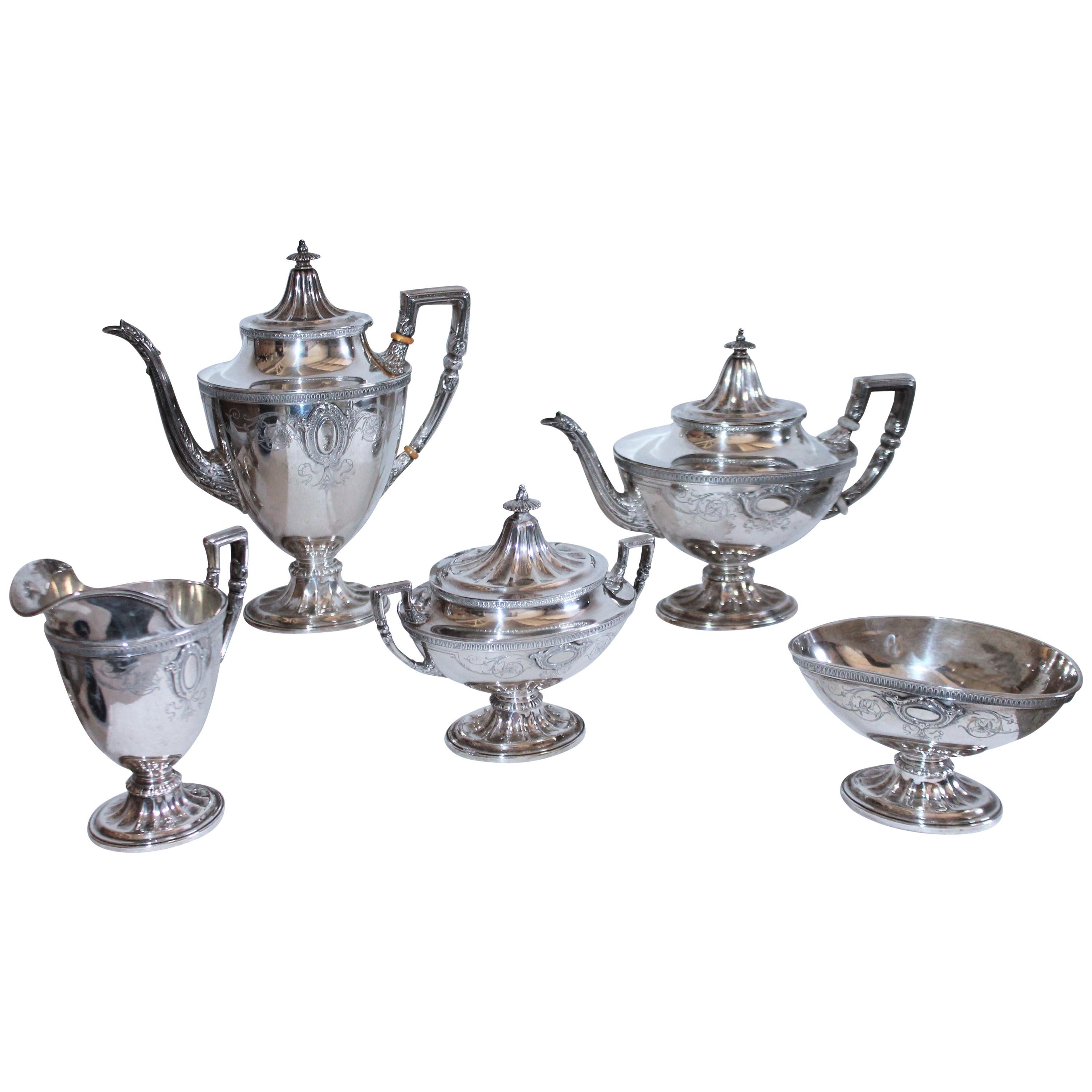 Service à thé en argent de la collection Wallace, 5 Pieces en vente