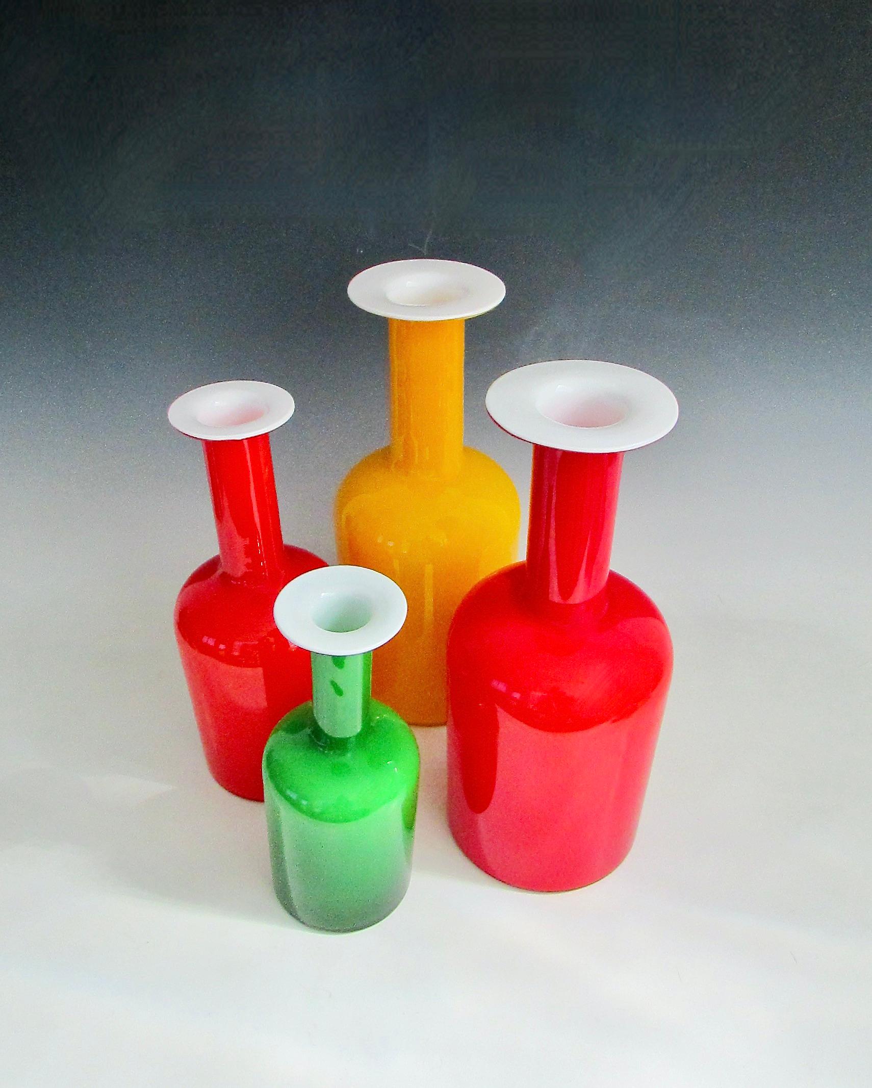 Collection of Yellow Red Green Otto Brauer for Holmegaard glass Bottle Gulvvases For Sale 8