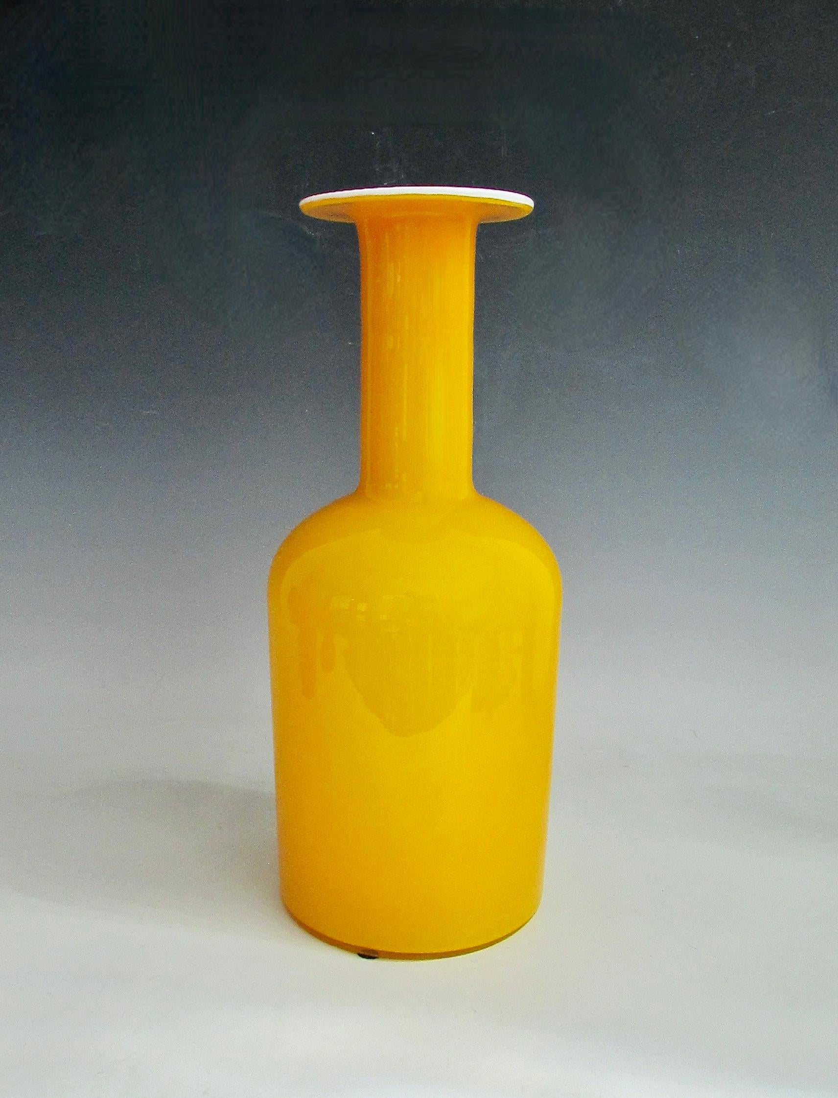 Collection of Yellow Red Green Otto Brauer for Holmegaard glass Bottle Gulvvases For Sale 1