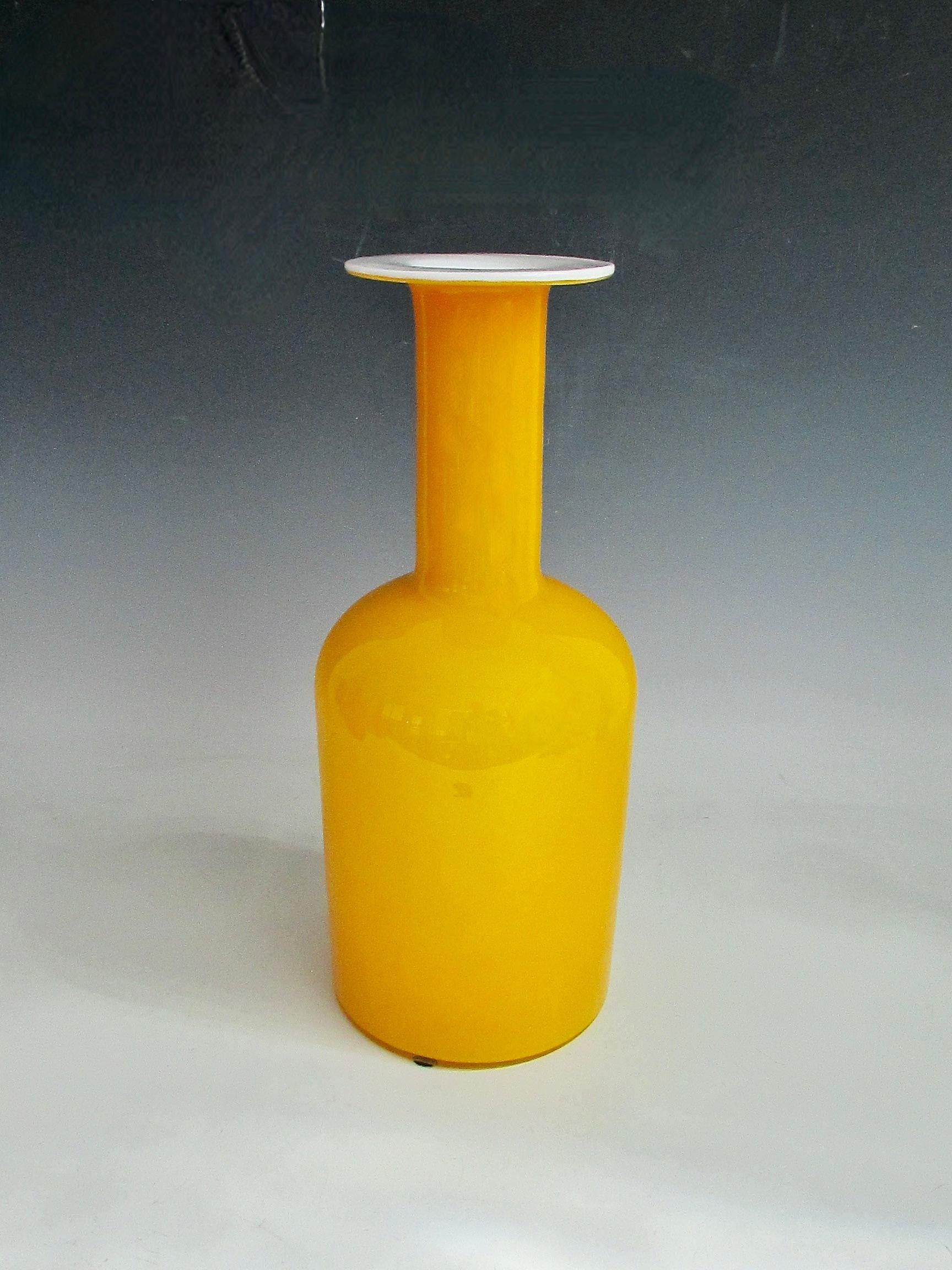 Collection of Yellow Red Green Otto Brauer for Holmegaard glass Bottle Gulvvases For Sale 2