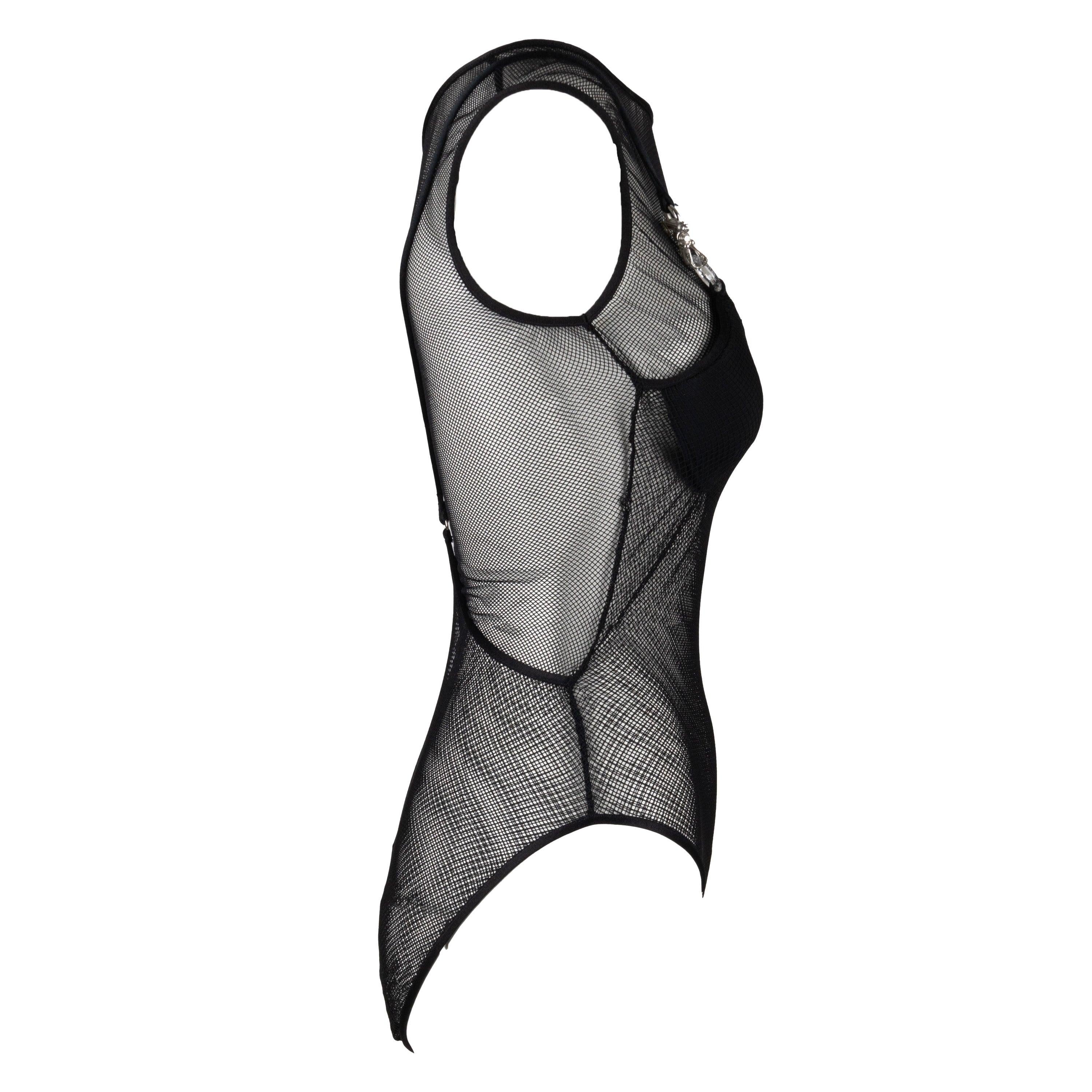 This Collection Privée Mesh Bodysuit is crafted with two layers of mesh for a alluring look. It features a bralette with metal details, stones and a transparent ring in the straps. The straps cross over the waist at the back, creating a stunning