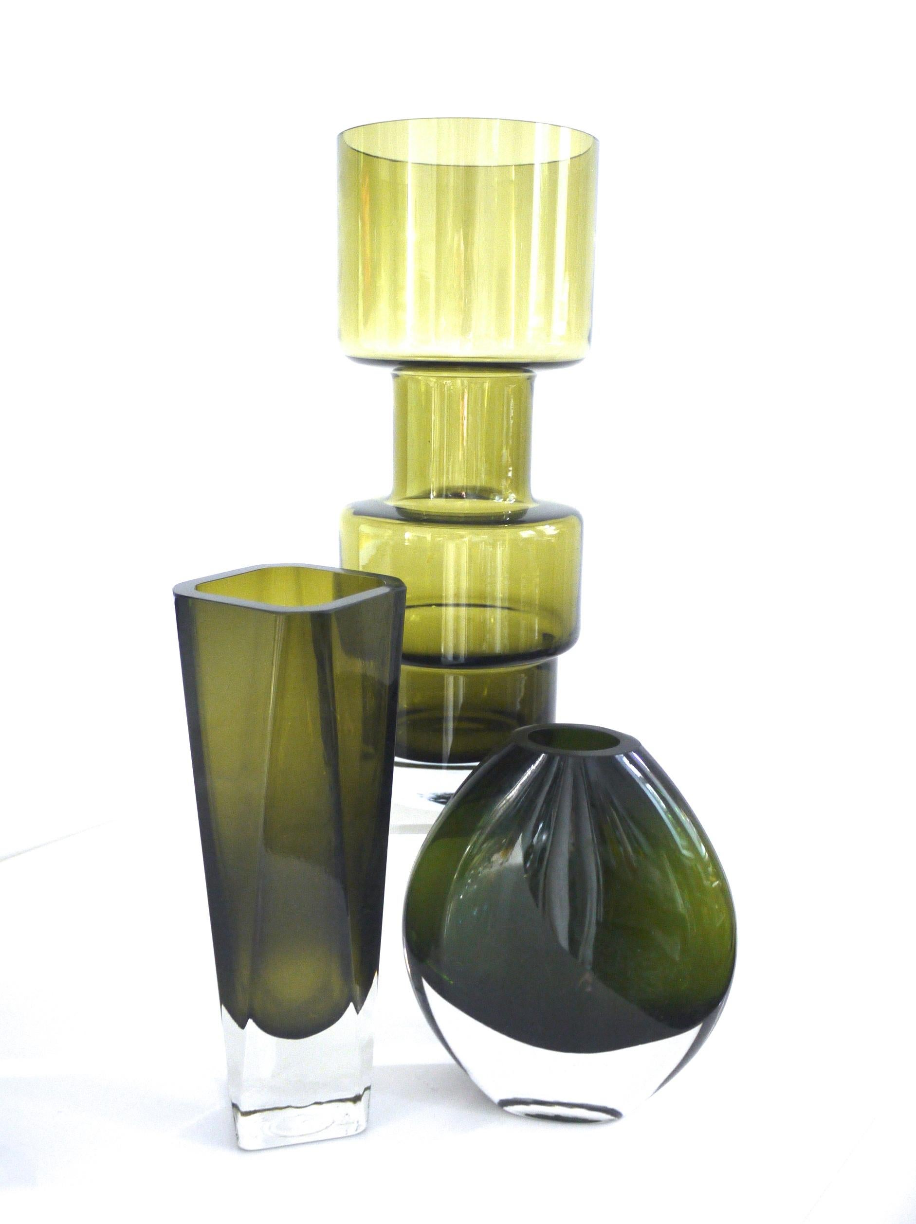 Mid-20th Century Collection Riihimaki, Nason and Viking Glass, Mid-1950s Vases 2 and Dish For Sale