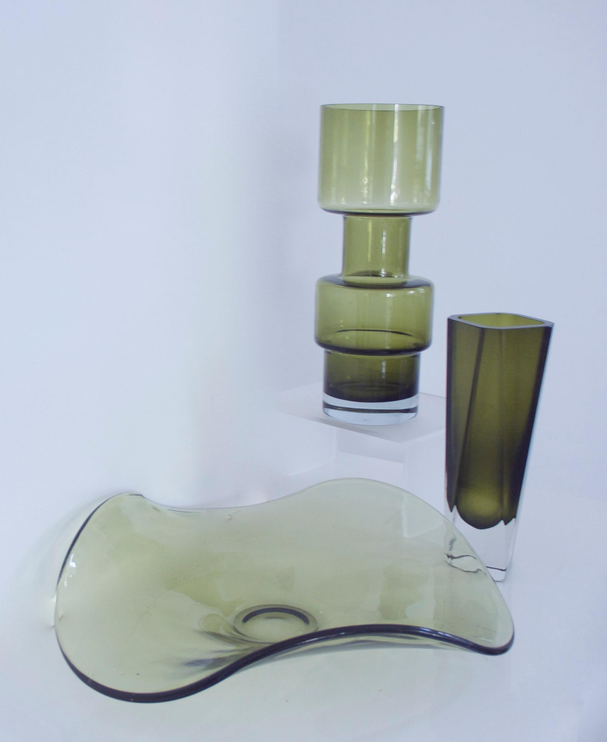 Collection Riihimaki, Nason and Viking Glass, Mid-1950s Vases 2 and Dish For Sale 1