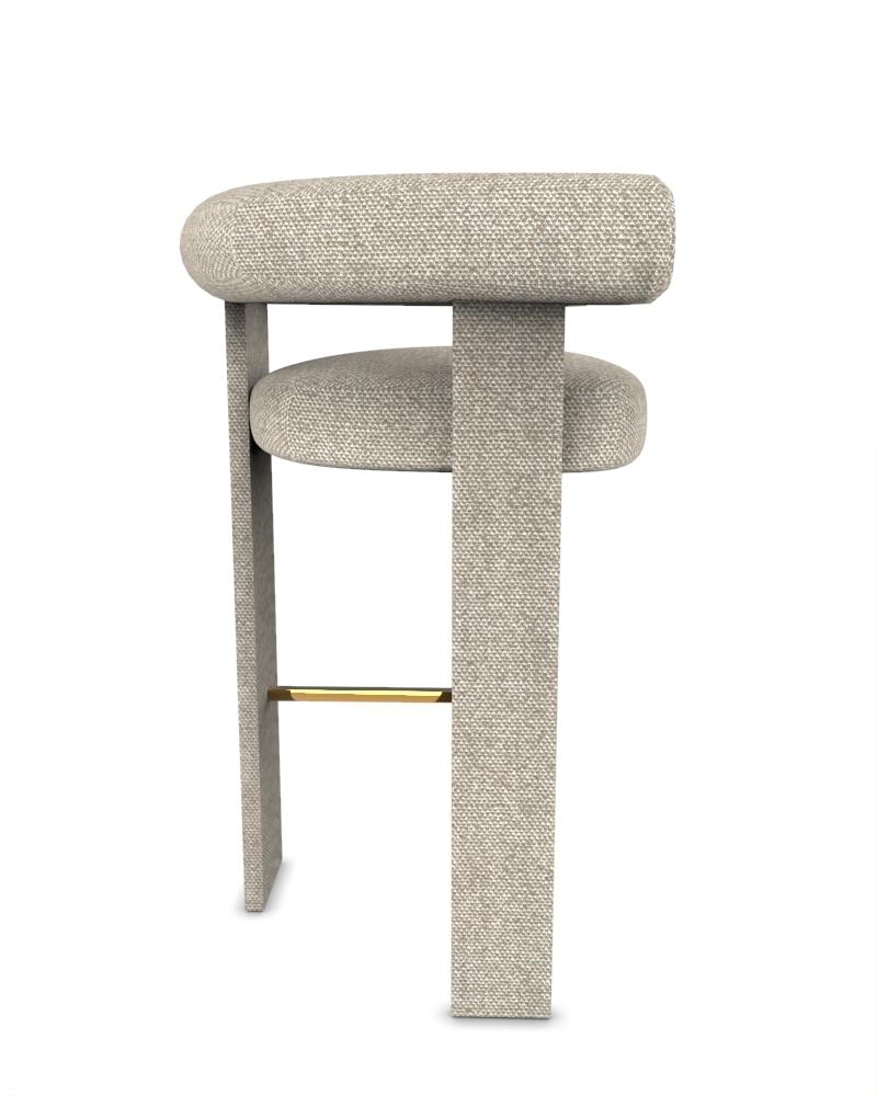Collector Modern Cassette Bar Chair Fully Upholstered in Safire 04 Fabric by Alter Ego


W 70 cm 27”
D 62 cm 24”
H 90 cm 35”


A chair that mixes both modern and classical design approaches.
Designed to hug the body, durable and solid chair features