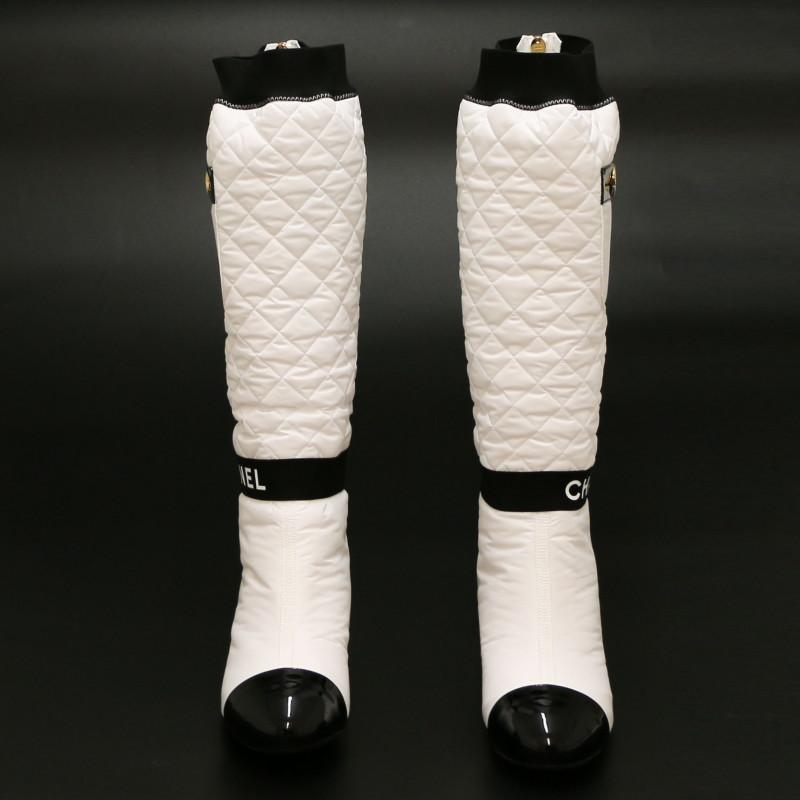 Beige Bottes de collection Chanel Taille 37 en vente