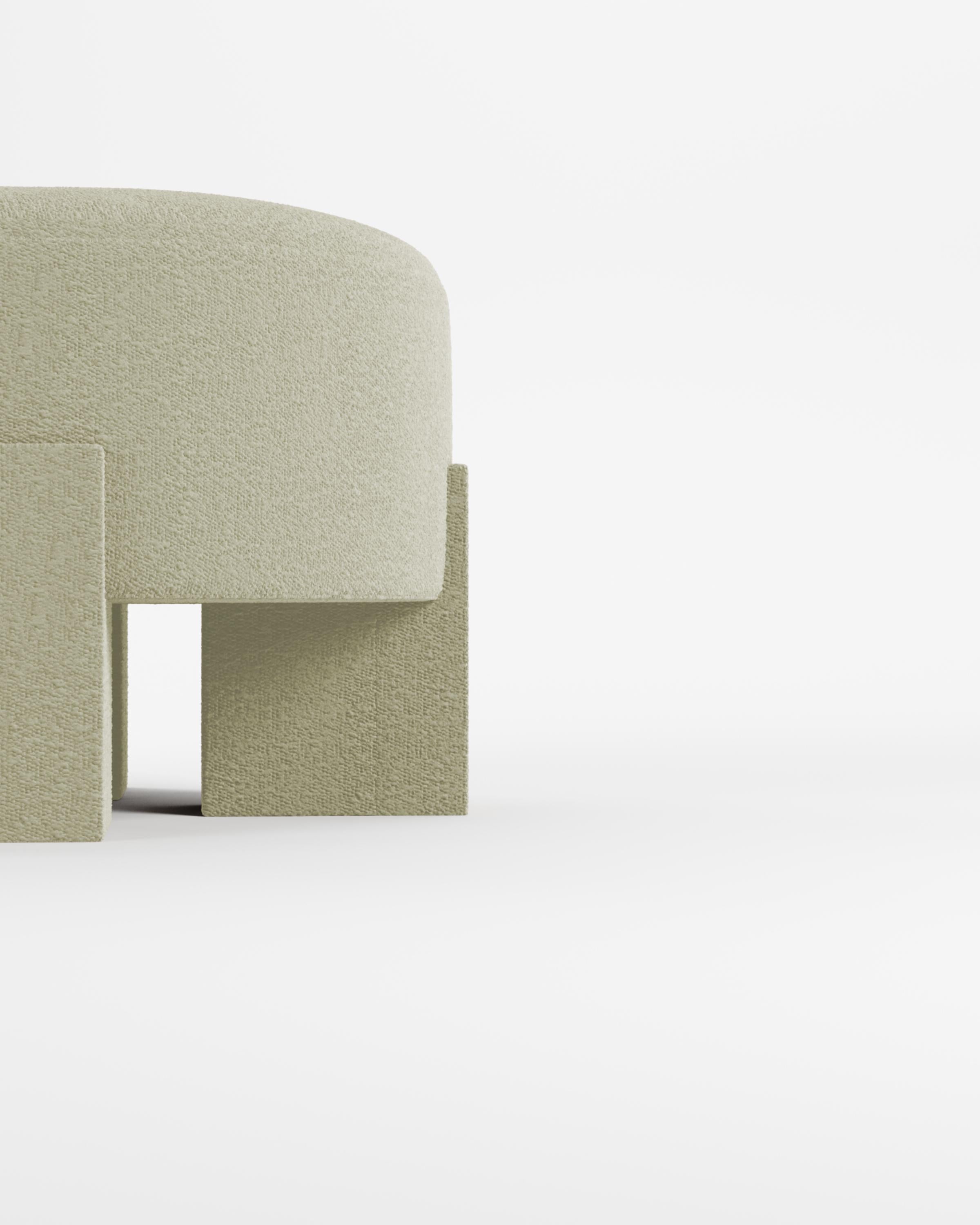 Zeitgenössische moderne Kassette aus Bouclestoff und Holz von Alter Ego für Collector Studio

Das Stück wird durch eine minimalistische und raffinierte Ästhetik mit klaren Linien untermauert.

ABMESSUNGEN
Ø 60 cm 23