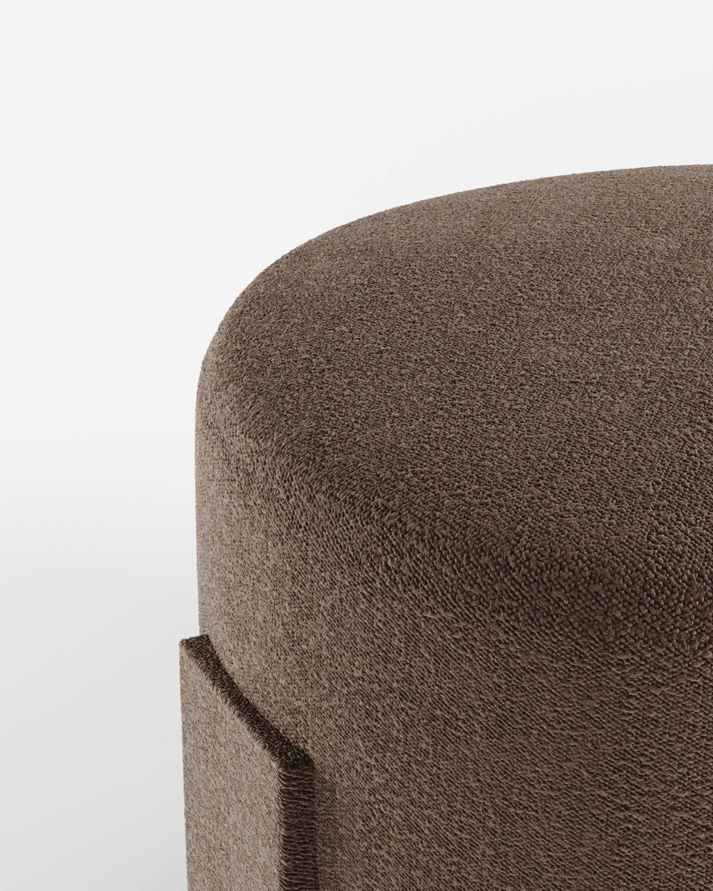 Coleccionista Contemporáneo Cassete Puff Boucle Marrón by Alter Ego Studio en Nuevo estado para la venta en Castelo da Maia, PT
