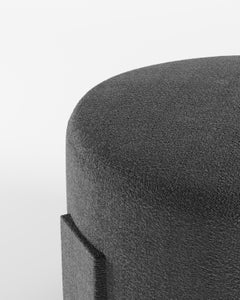 Collector Cassete Puff Boucle Charcoal Contemporaneo di Alter Ego Studio A