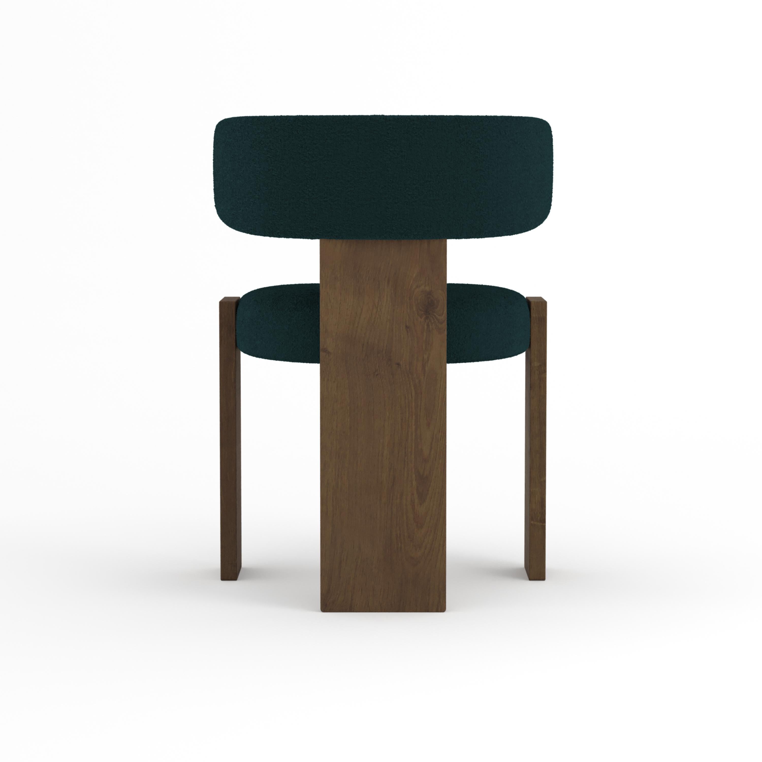 La sedia da pranzo Core unisce una forma scultorea a un comfort invitante. La sua struttura in legno massiccio, abbinata a uno schienale morbido e curvo, crea un contrasto sorprendente di forza e morbidezza. Progettata per offrire stile e sostegno,