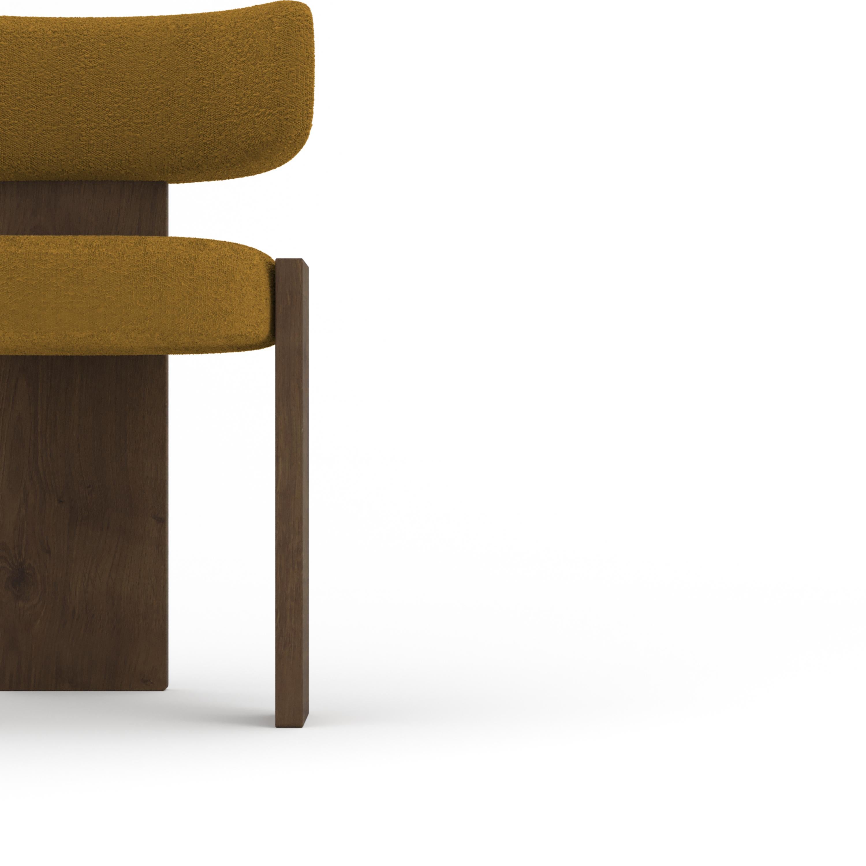 La sedia da pranzo Core unisce una forma scultorea a un comfort invitante. La sua struttura in legno massiccio, abbinata a uno schienale curvo e soffice, crea un contrasto sorprendente di forza e morbidezza. Progettata per offrire stile e sostegno,