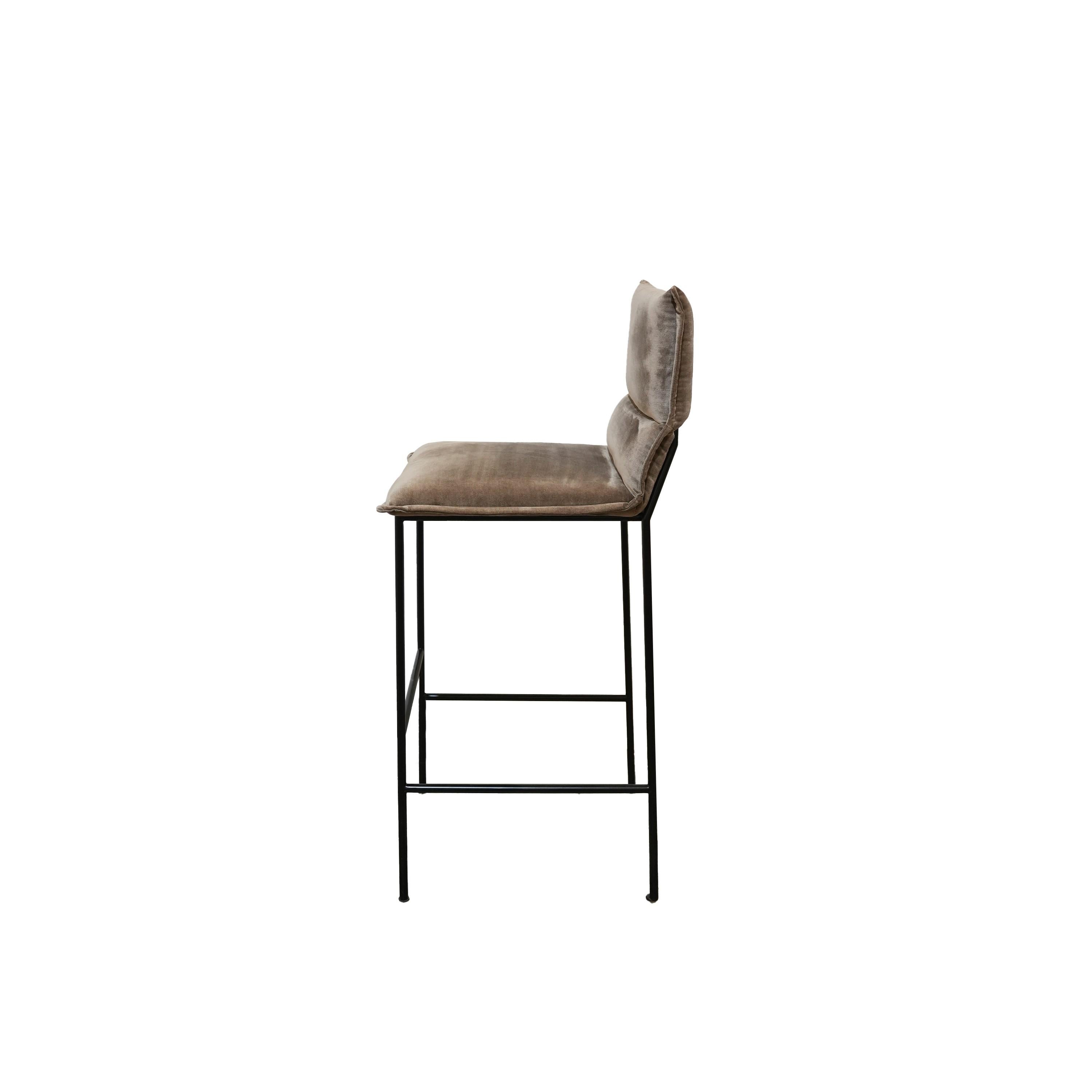 Collector Group- Jeeves Counter Stool In Excellent Condition For Sale In Atlanta, GA