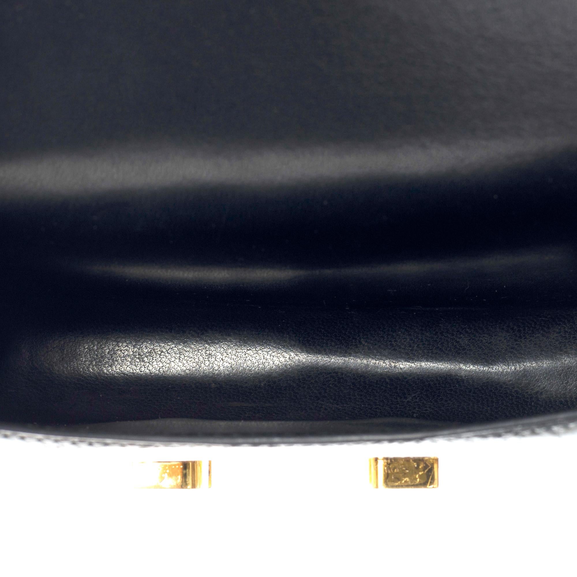 Sammlerstücke Hermès Constance Micro Clutch mit Klappe aus schwarzem Porosus-Krokodil, GHW 3