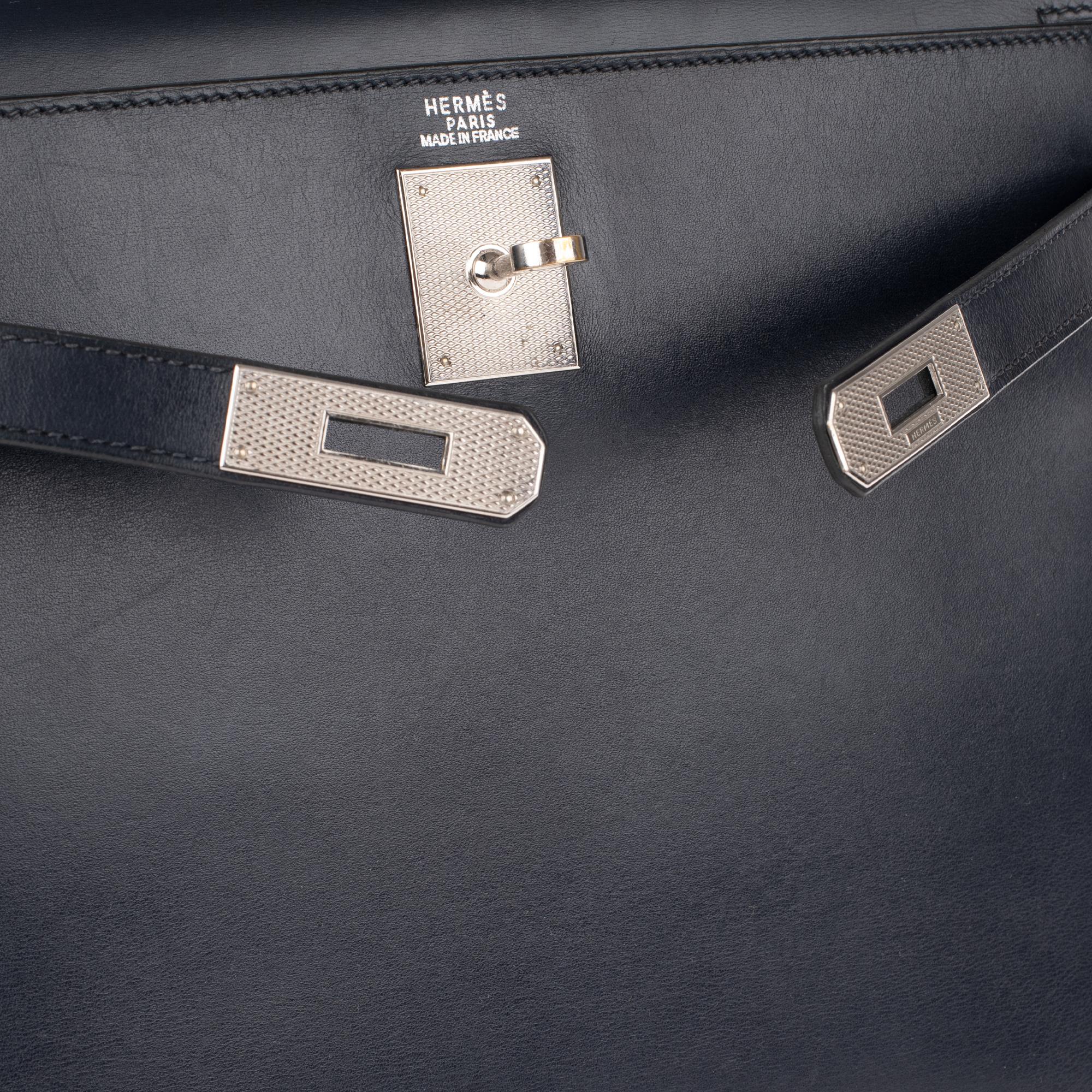 Collector Hermès Kelly 32 Handtasche mit Riemen in marineblauem Kalbsleder Box Leder! Damen