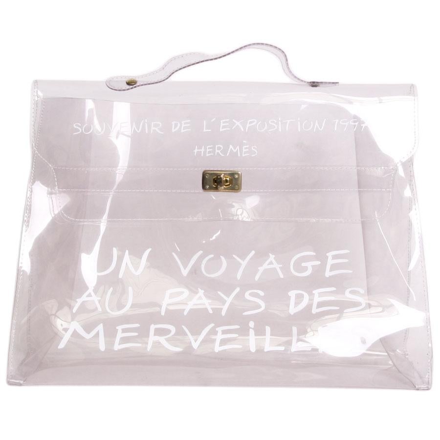 Sac Kelly de collection en vinyle transparent « Au Pays des Merveilles » de  Hermès En vente sur 1stDibs