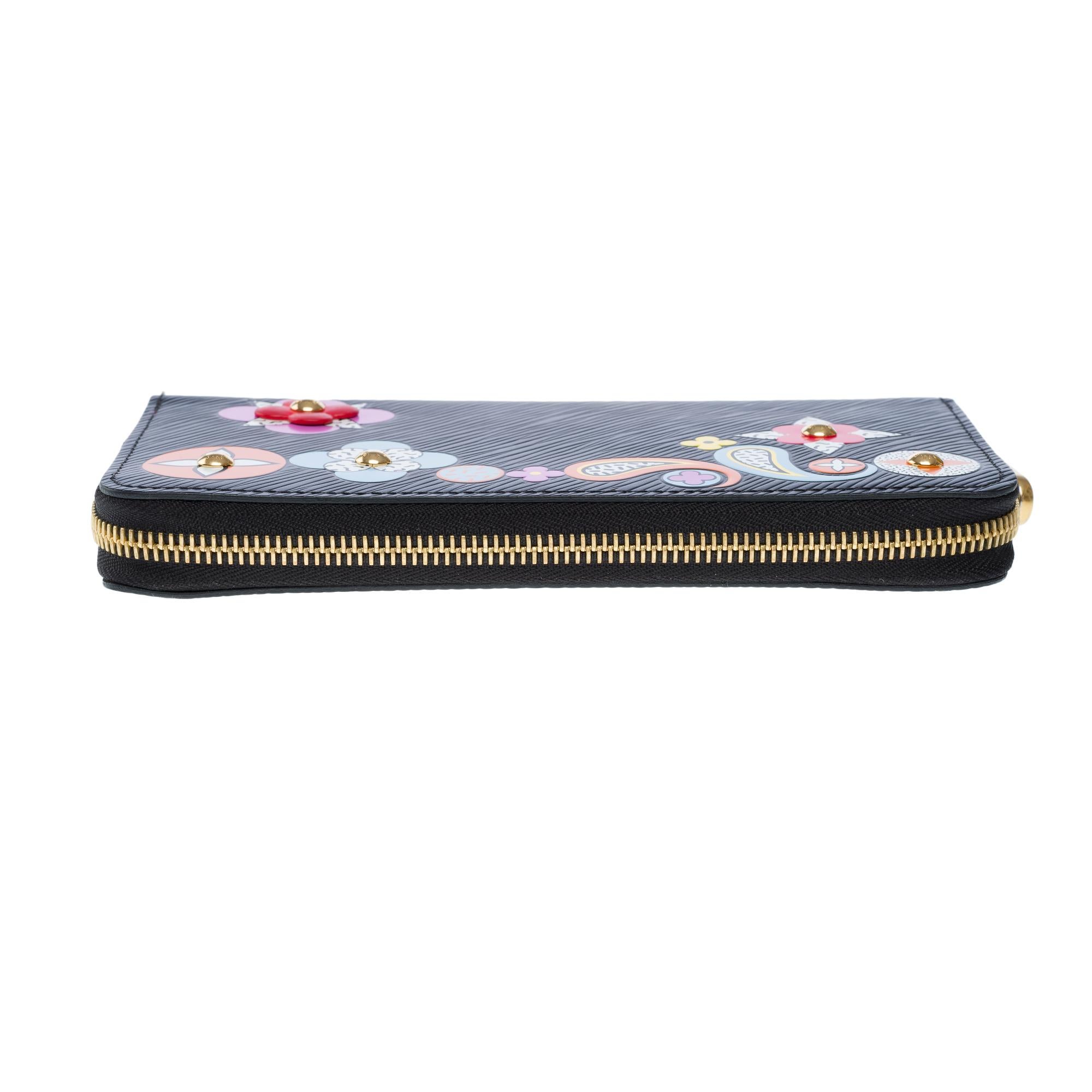 Collector Louis Vuitton Flower Zippy Wallet in black epi leather, GHW 4