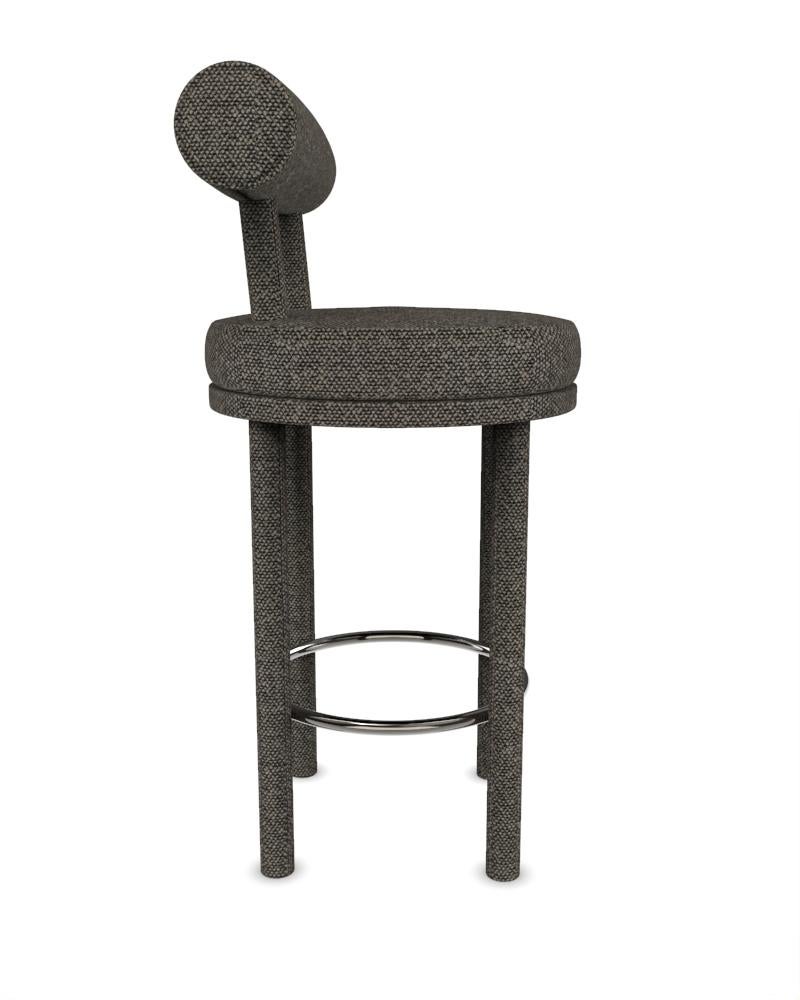 Sedia da bar moderna Moca in tessuto Safire 03 di Studio Rig per Collector Studio

Una sedia che mescola approcci di design moderni e classici.
Progettata per abbracciare il corpo, la sedia resistente e solida presenta una struttura in legno
