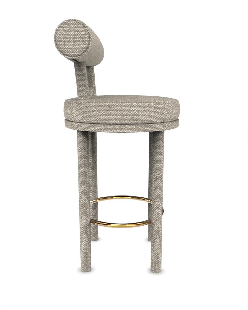 Sedia da bar moderna Moca in tessuto Safire 04 di Studio Rig per Collector Studio

Una sedia che mescola approcci di design moderni e classici.
Progettata per abbracciare il corpo, la sedia resistente e solida presenta una struttura in legno