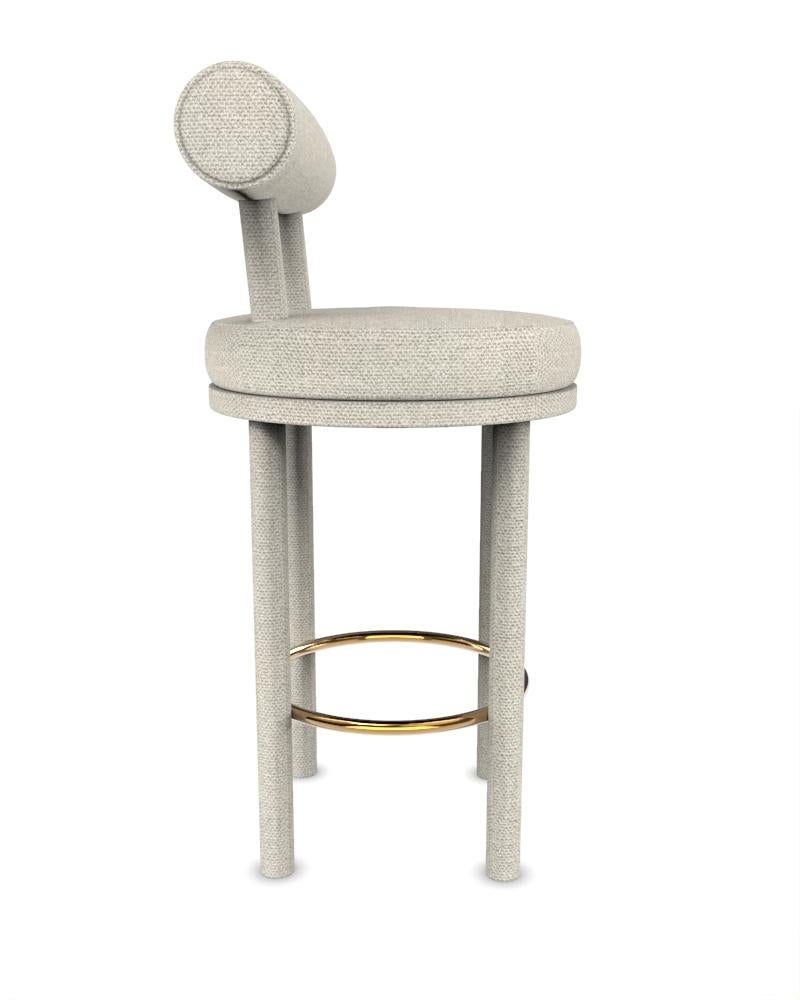 Sedia da bar moderna Moca in tessuto Safire 07 di Studio Rig per Collector Studio

Una sedia che mescola approcci di design moderni e classici.
Progettata per abbracciare il corpo, la sedia resistente e solida presenta una struttura in legno