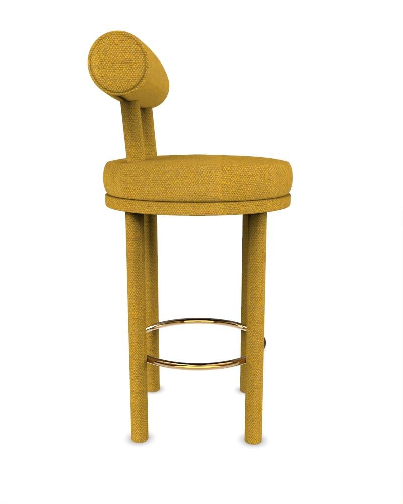 Moderner Moca Barstuhl in Safire 17 Stoff von Studio Rig für Collector Studio

Ein Stuhl, der sowohl moderne als auch klassische Designansätze miteinander verbindet.
Der strapazierfähige und solide Stuhl ist so konzipiert, dass er sich an den Körper