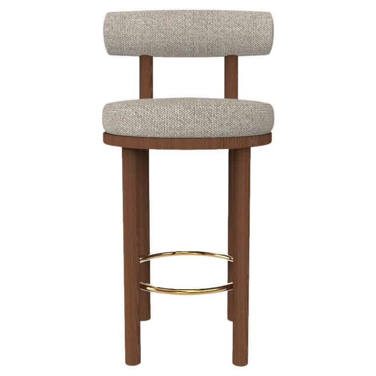 Collector Modern Moca Bar Chair gepolstert in Safire 4 Fabric Oak von Studio Rig im Angebot