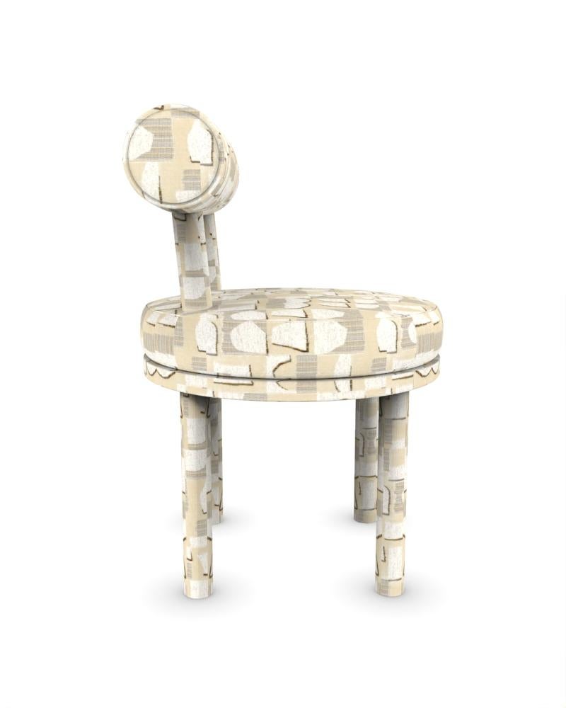 Portoghese Sedia Moca moderna da collezione completamente rivestita in tessuto Hymne Beige di Studio A Rig in vendita