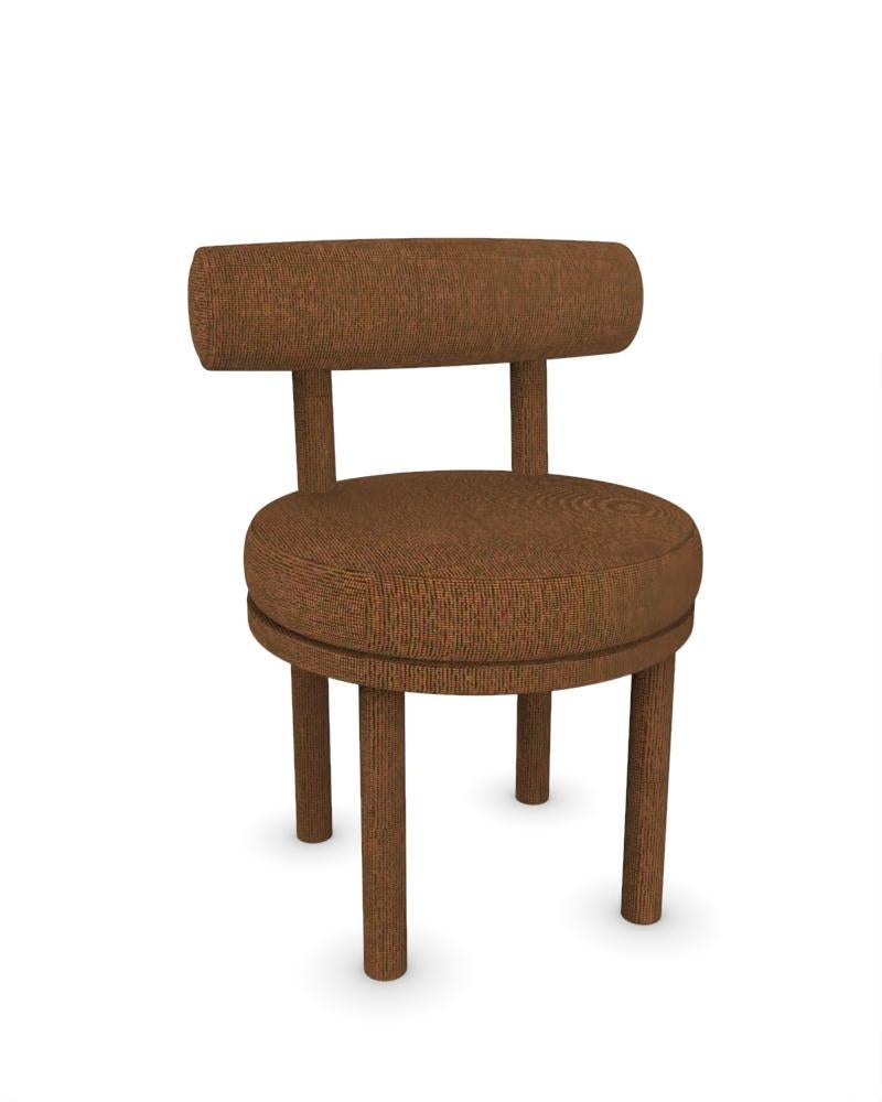 Collector Modern Moca Chair Voll gepolstert in Chocolate Fabric von Studio Rig  (Portugiesisch) im Angebot