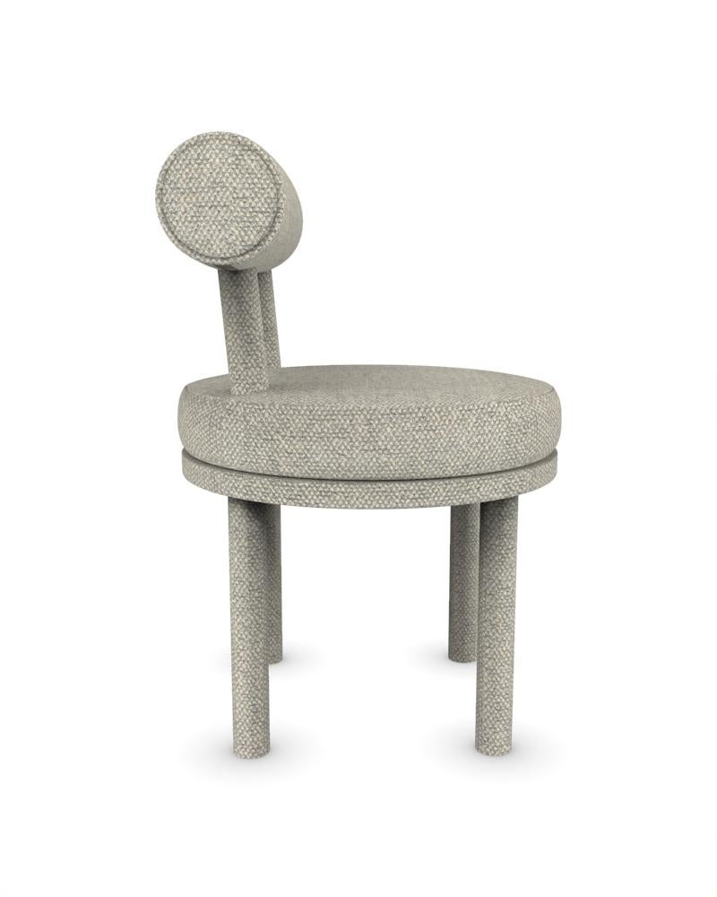 Collector Modern Moca Chair Vollständig gepolstert mit Safire 08 Stoff von Studio Rig  (Portugiesisch) im Angebot