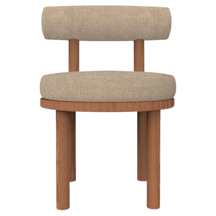 Collector Modern Moca Chair, gepolstert mit Famiglia 07-Stoff von Studio Rig  im Angebot
