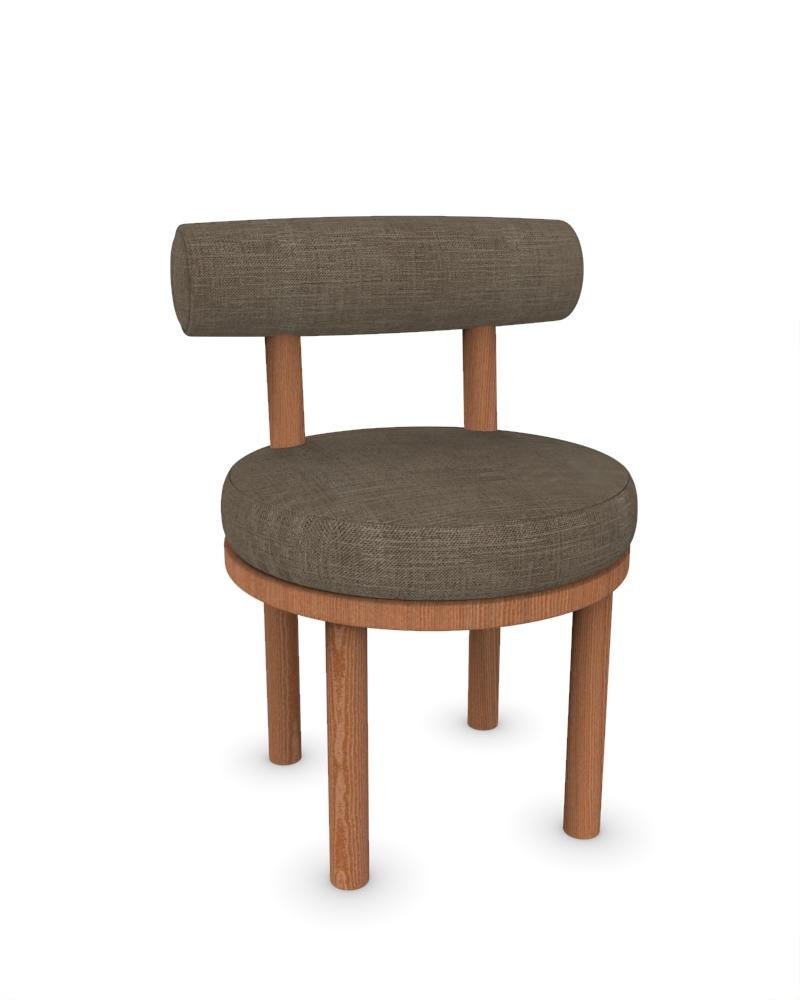 Moderner Moca-Sessel, gepolstert mit Famiglia 12-Stoff und geräucherter Eiche von Studio Rig

ABMESSUNGEN:
B 51 cm  20