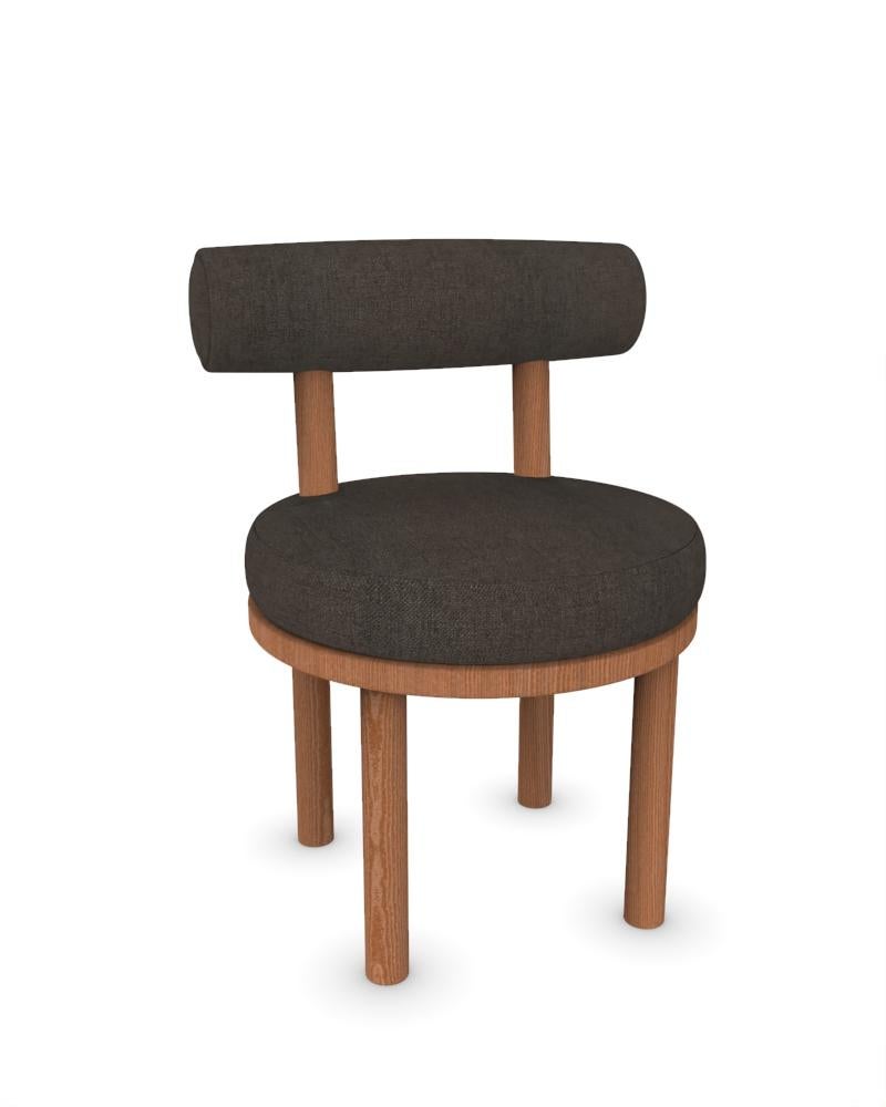 Sedia Moca moderna da collezione rivestita in tessuto Fabrice 52 e rovere affumicato di Studio A

DIMENSIONI:
L 51 cm  20