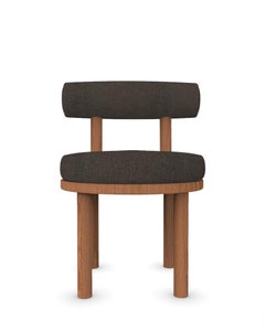 Collector Modern Moca Chair, gepolstert mit Famiglia 52-Stoff von Studio Rig 