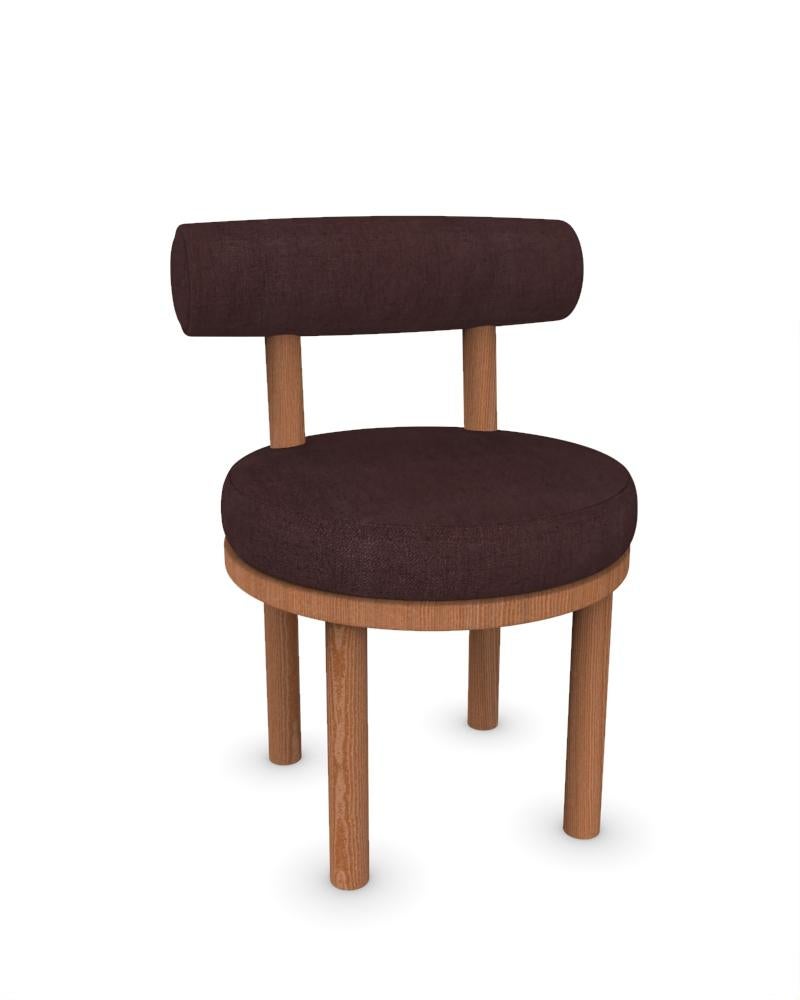 Moderner Moca-Sessel, gepolstert mit Famiglia 64-Stoff und geräucherter Eiche von Studio Rig

ABMESSUNGEN:
B 51 cm  20