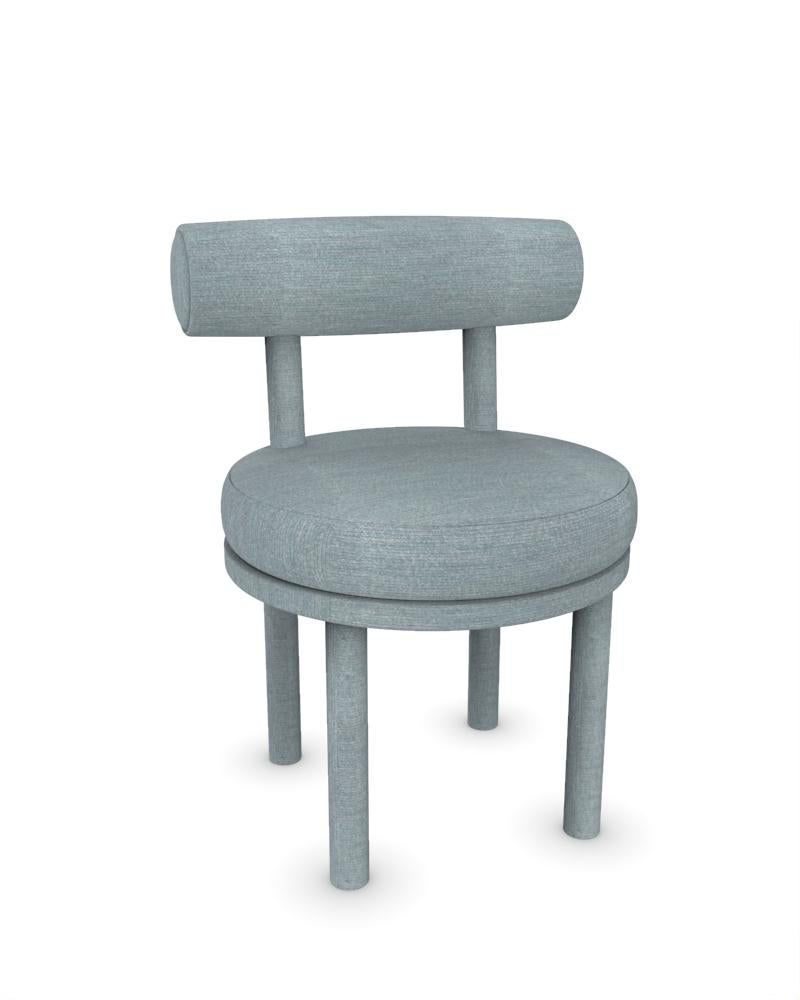 Sedia Moca moderna da collezione completamente rivestita in tessuto Tricot Light Seafoam di Studio A

DIMENSIONI:
L 51 cm  20