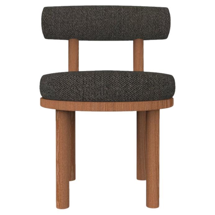 Collector Modern Moca Chair, gepolstert mit Safire 02-Stoff von Studio Rig 
