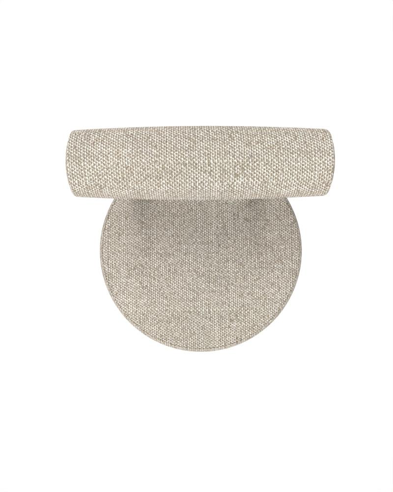 Collector Modern Moca Chair, gepolstert mit Safire 04-Stoff von Studio Rig (21. Jahrhundert und zeitgenössisch) im Angebot