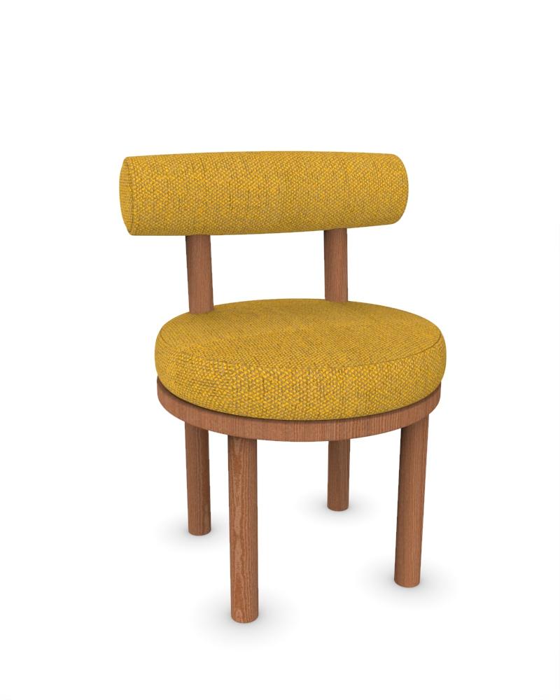 Sedia Moca moderna da collezione rivestita in tessuto Safire 17 e rovere fumé di Studio Rig

DIMENSIONI:
L 51 cm  20