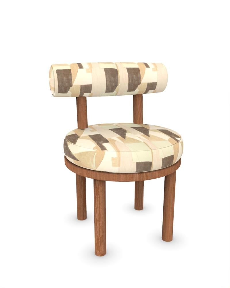 Collector Modern Moca Stuhl gepolstert in District -  Schlick-Stoff und geräucherte Eiche von Studio Rig

ABMESSUNGEN:
B 51 cm  20