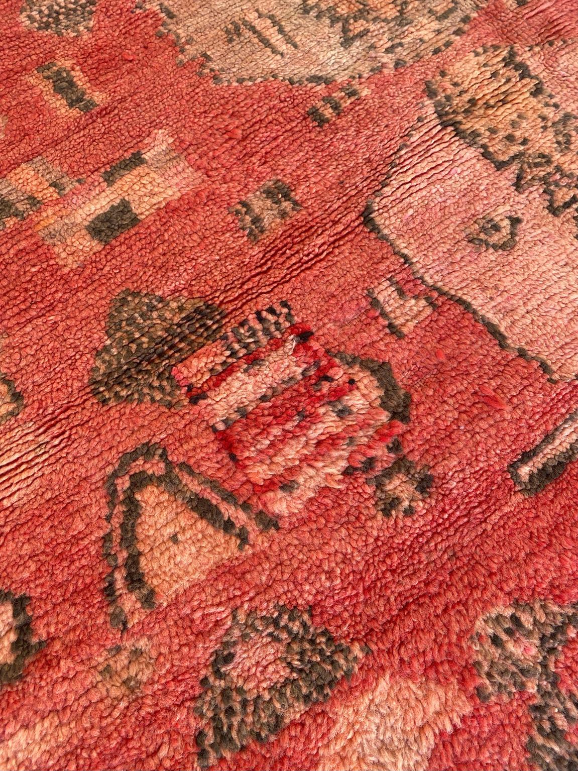 Collector Moroccan Rehamna rug - Red/pink - 5.8x8.6feet / 177x264cm For Sale 3
