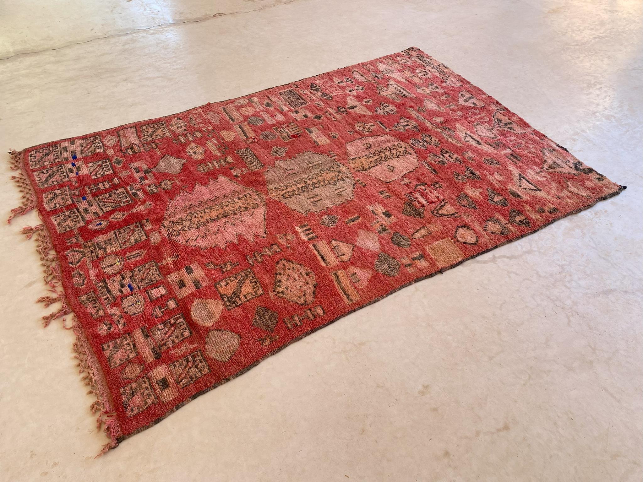 Tribal Collector Moroccan Rehamna rug - Red/pink - 5.8x8.6feet / 177x264cm For Sale