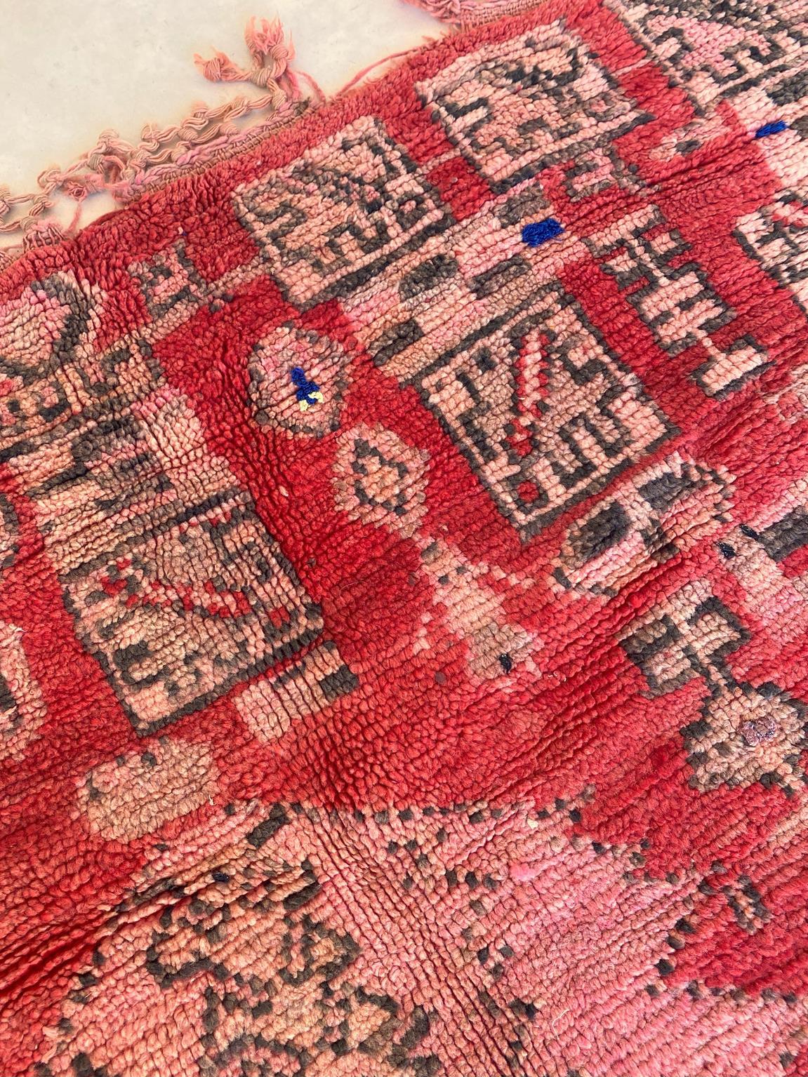 Collector Moroccan Rehamna rug - Red/pink - 5.8x8.6feet / 177x264cm For Sale 1