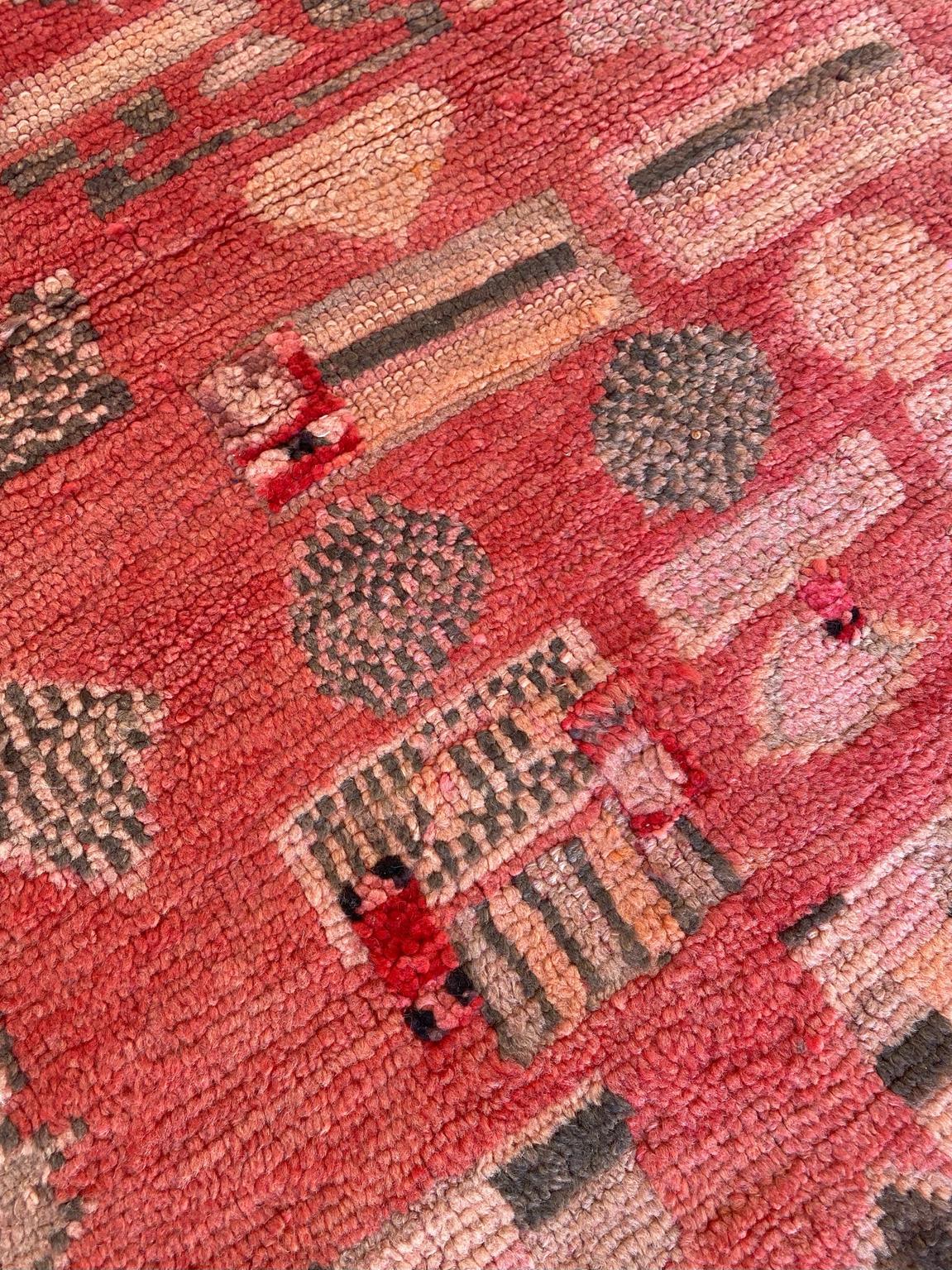 Collector Moroccan Rehamna rug - Red/pink - 5.8x8.6feet / 177x264cm For Sale 2